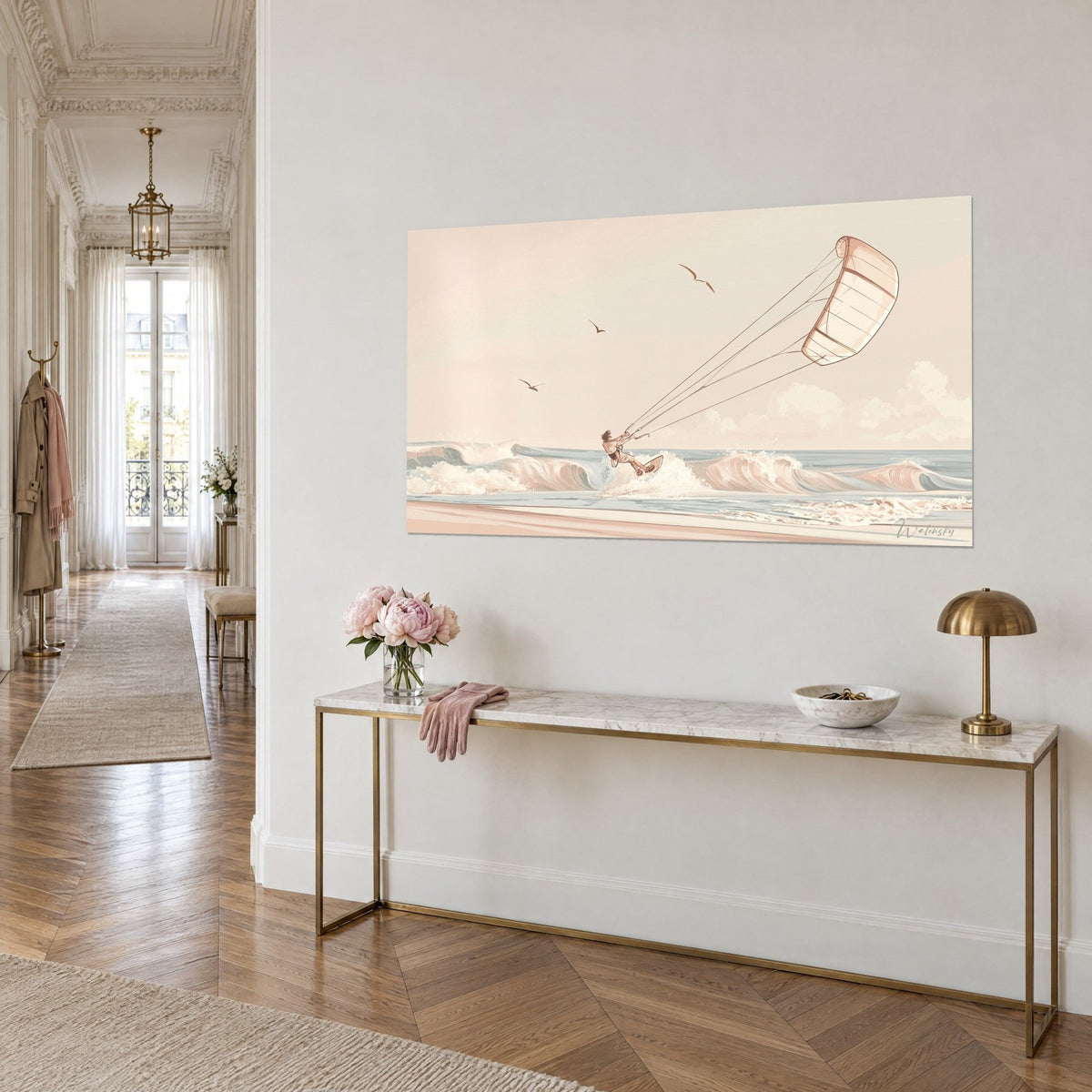 Tableau aile de kite beige et rose planant sur une mer turquoise écumeuse, console dorée et pivoines, couloir haussmannien
