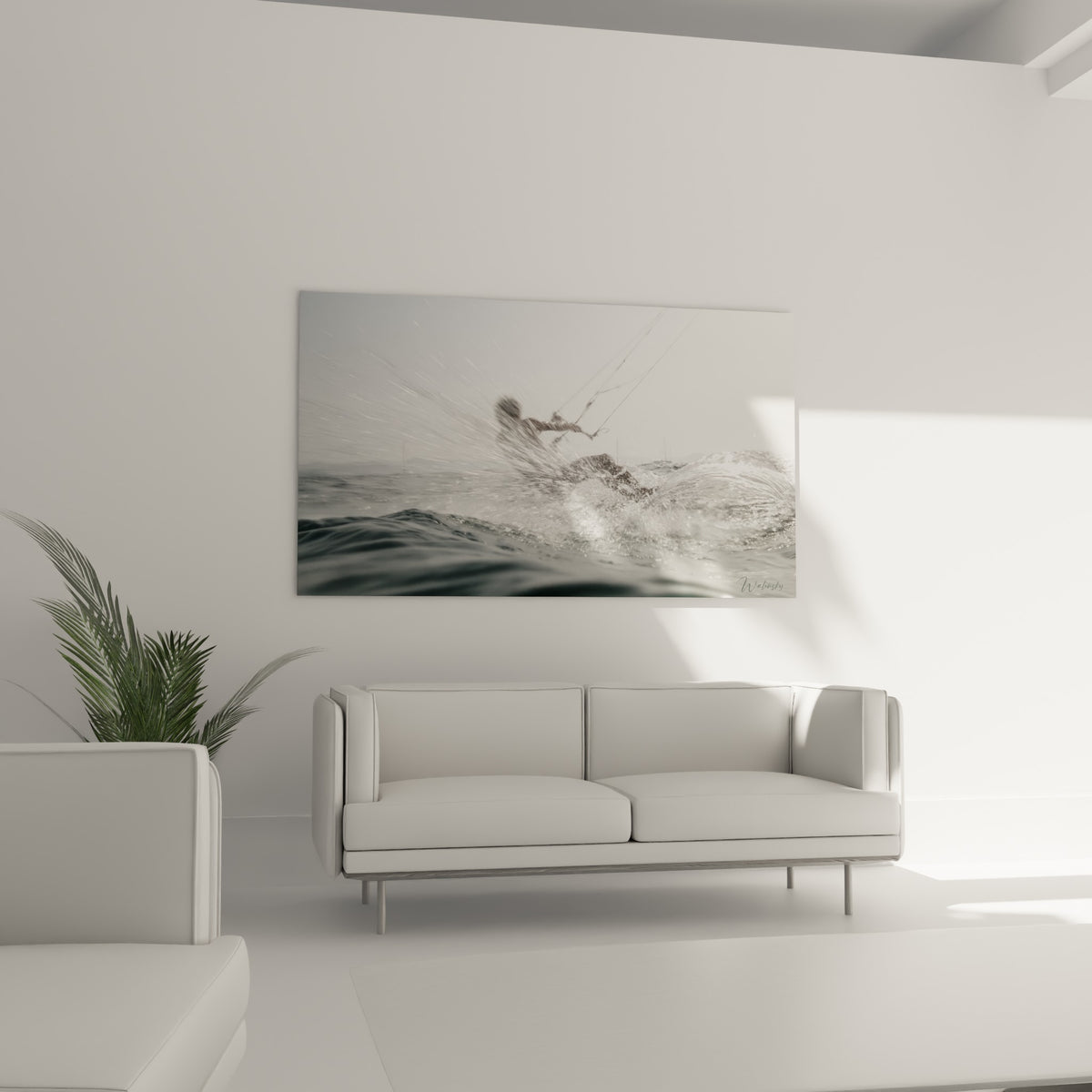 Silhouette gris anthracite jaillissant de l'eau blanche, au-dessus d'un canapé dans un salon lumineux