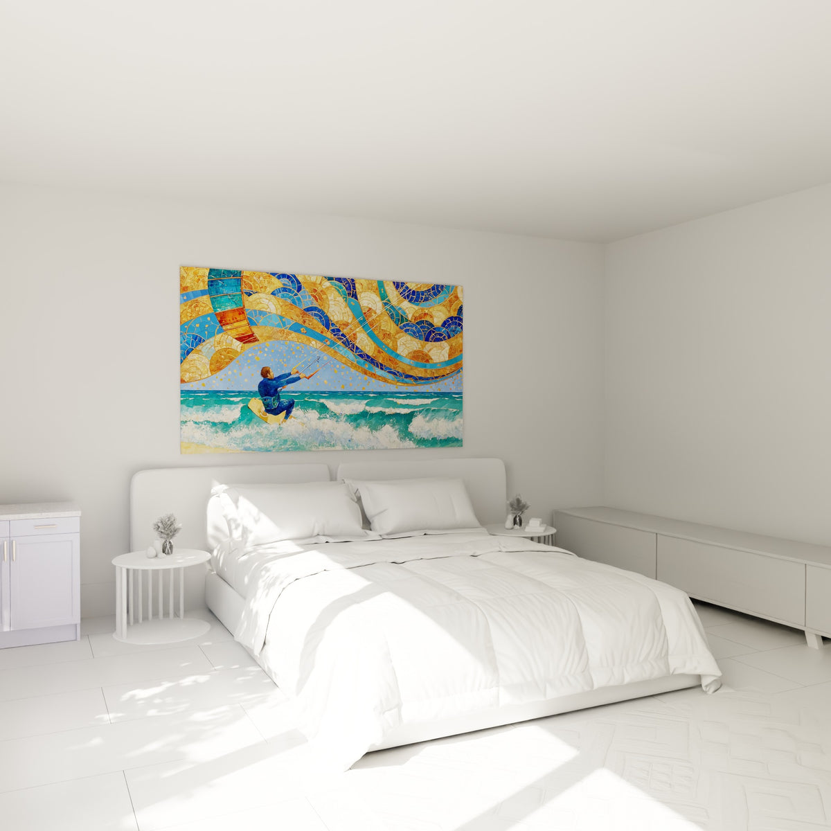 Rider tiré par sa voile dorée fend l'écume turquoise, accroché au-dessus d'un lit dans une chambre claire