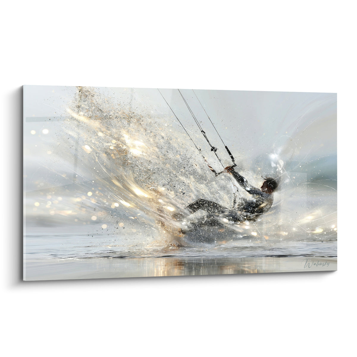 Kitesurfeur anthracite projetant une gerbe d'eau dorée et argentée, voile tendue, mouvement figé