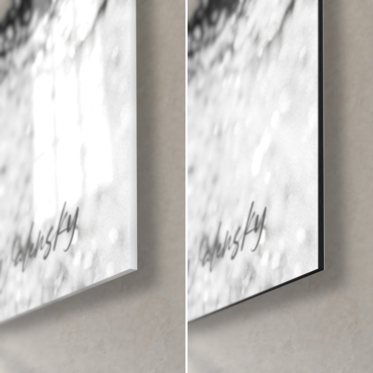 Tableau kitesurfeur sur gerbe d'écume blanche et noir profond, coin bas droit : verre acrylique brillant à gauche, alu Dibond mat à droite