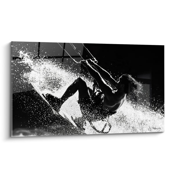Tableau Kitesurfeur noir et blanc gerbe d'eau - Suspension aérienne - Edition Kite surf