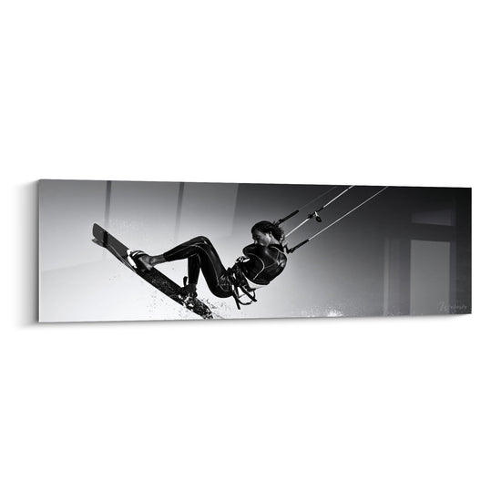Tableau Kitesurfeuse noire et blanche cheveux dénoués - Combinaison intégrale ajustée - Edition Kite surf