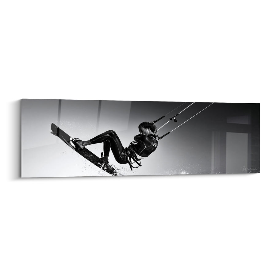 Tableau Kitesurfeuse noire et blanche cheveux dénoués - Combinaison intégrale ajustée - Edition Kite surf
