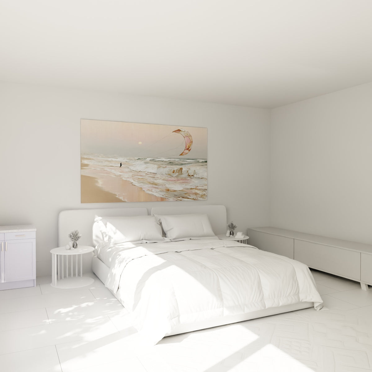 Rider solitaire entre écume blanche et teintes dorées, accroché au-dessus d'un lit dans une chambre claire