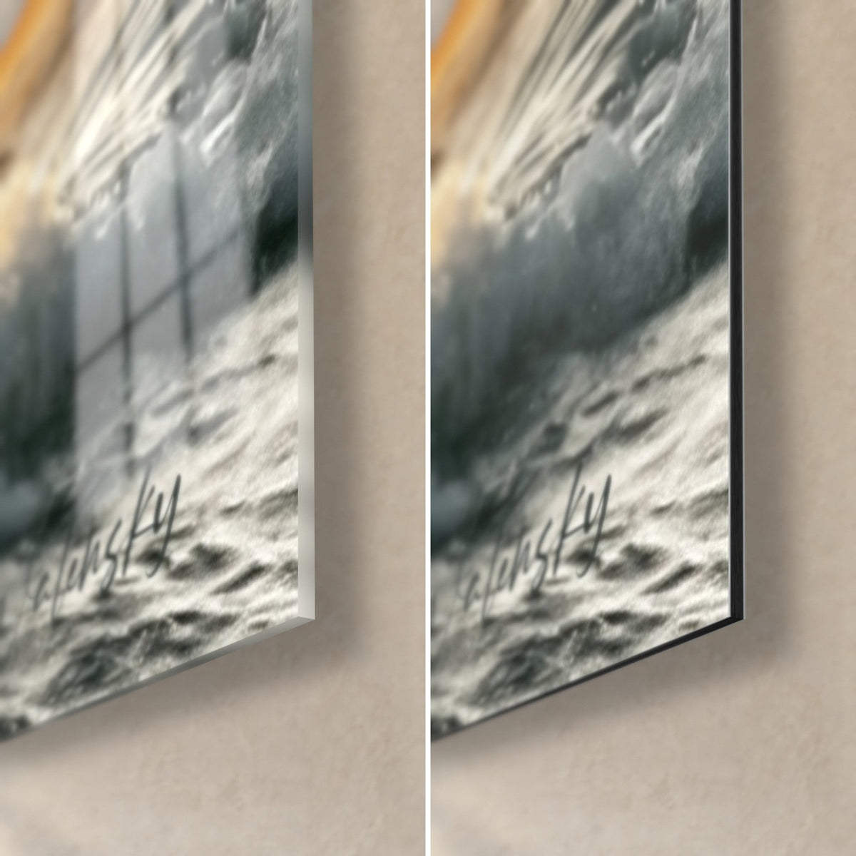 Schilderij van een windsurfer in de lucht, grijze schuimende golf en blauwe weerspiegelingen, rechtsonder: glanzend glas links, mat Dibond, rand van 3 mm