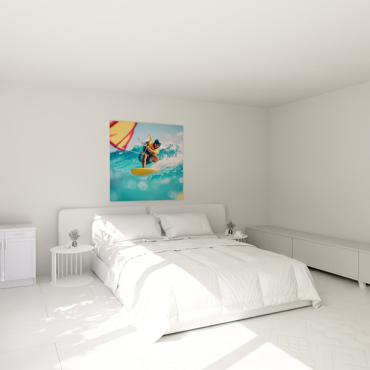 Sportif en kitesurf jaune et bleu turquoise accroché à sa barre, au-dessus d'un lit dans une chambre claire