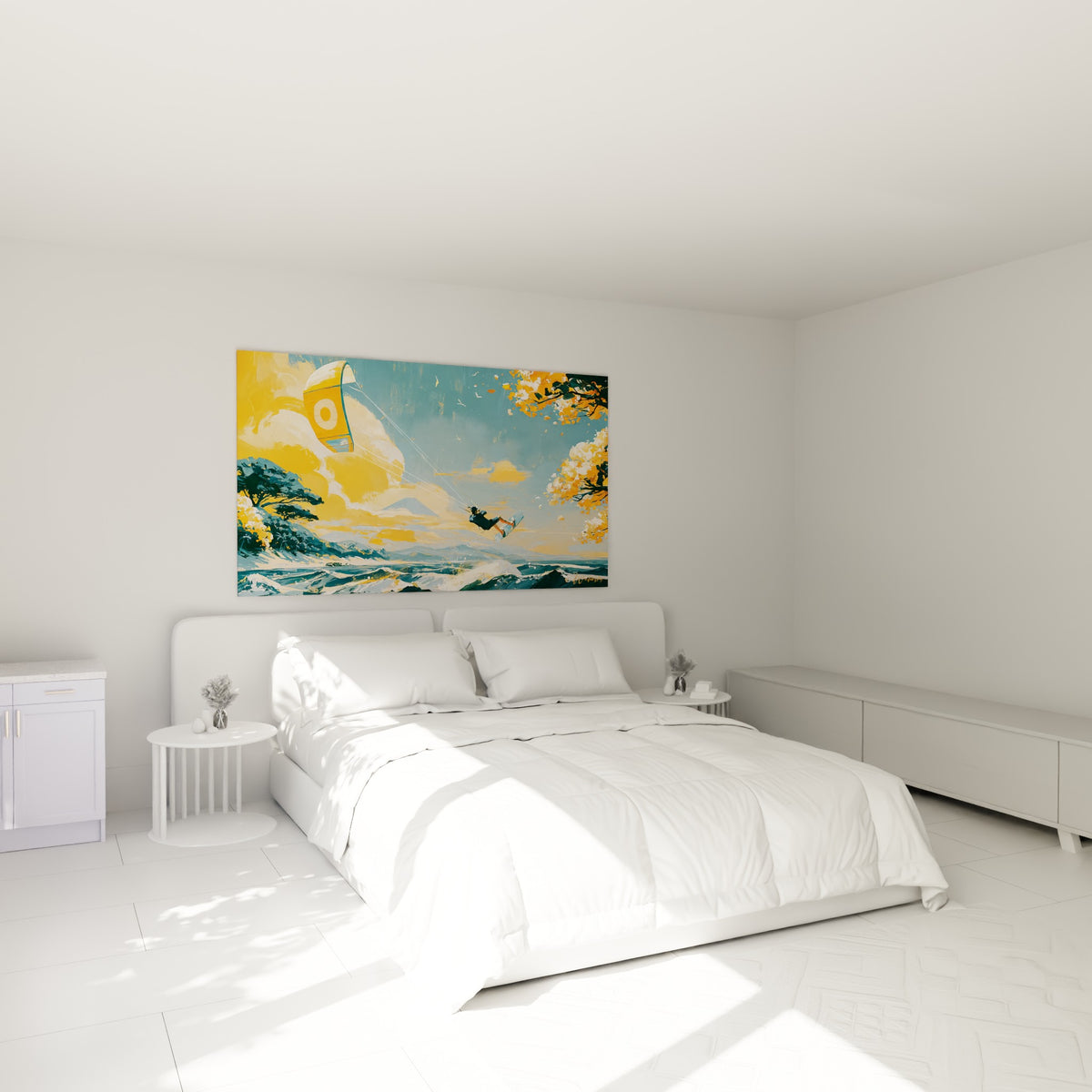 Voile safran et écume bleu pétrole d'un sauteur en kitesurf, accrochée au-dessus d'un lit dans une chambre claire.