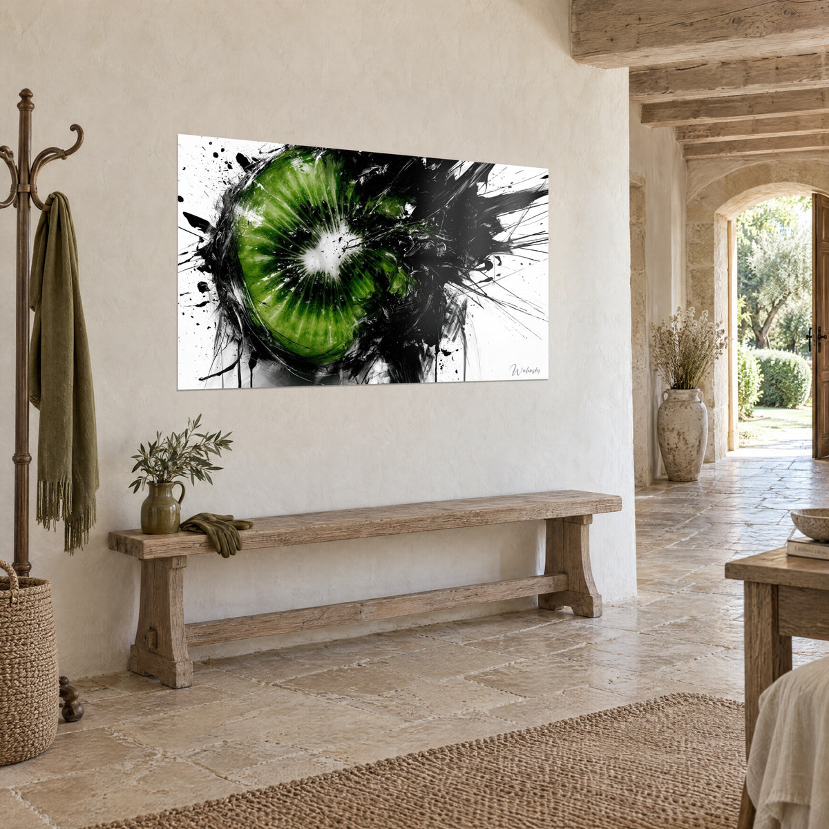 Tableau fruit coupé en deux, pépins noirs en étoile sur fond blanc, traînées d'encre noire, sur un mur de pierre ocre