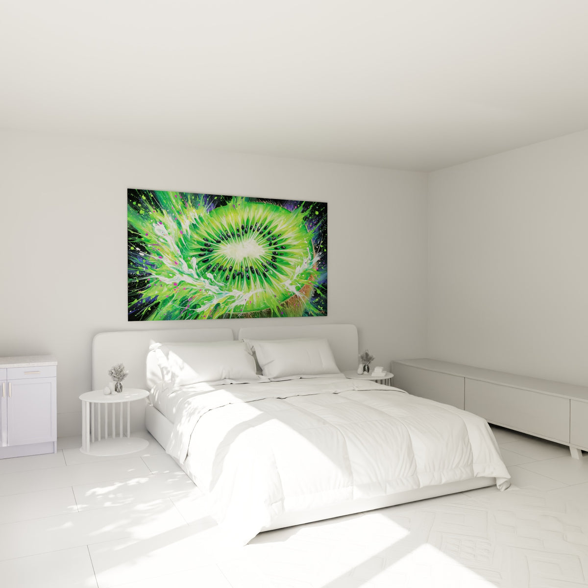 Fruit kiwi éclaboussé vert et magenta accroché au-dessus d'un lit dans une chambre claire