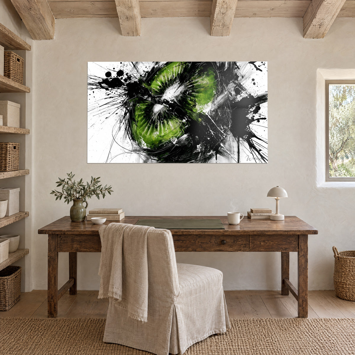 Tableau demi-fruit vert acide cerné de coulures sombres, gouttes noires sur blanc éclatant, au-dessus d'un bureau en bois brut