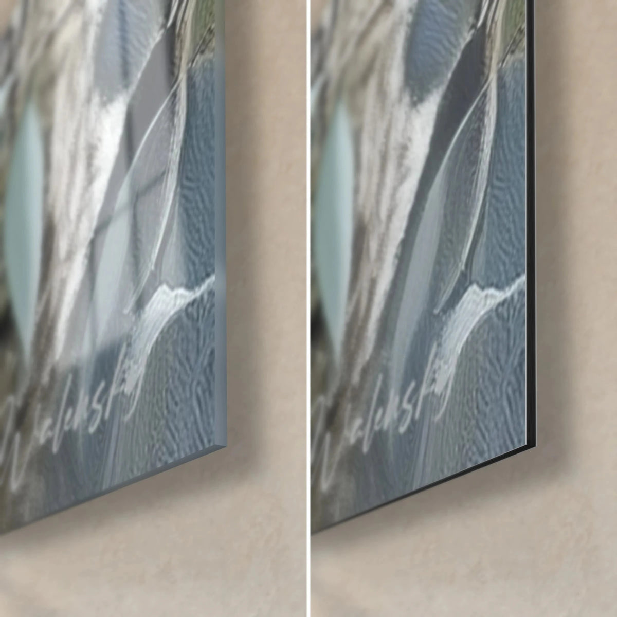 Wall art of an Australian koala cub with dark claws, bottom right corner: glossy acrylic glass on the left, matt black Dibond on the right, 3 mm edge