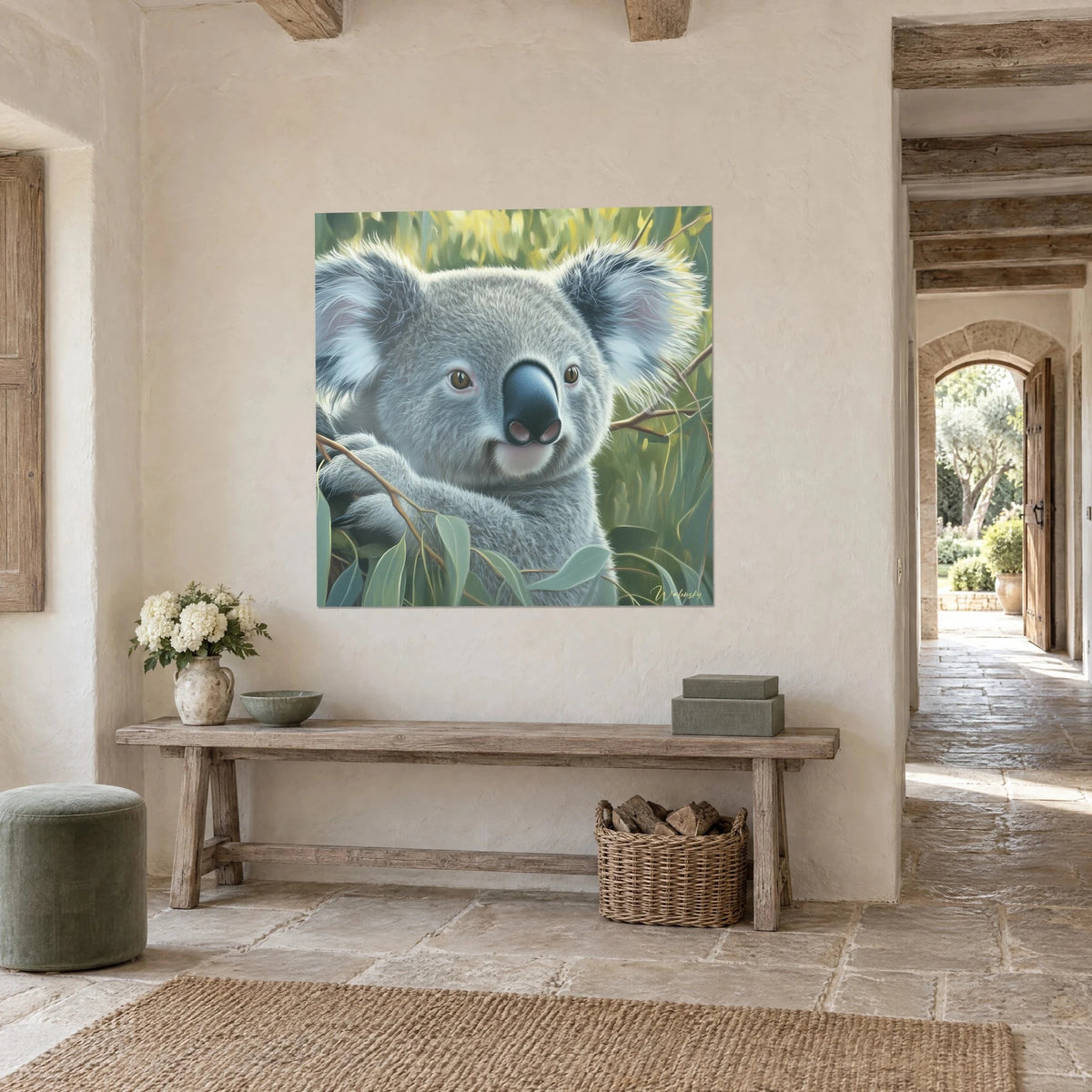 Cuadro retrato de marsupial con hocico negro y orejas blancas y suaves, fondo verde tierno, sobre una pared enlucida beige, entrada de piedra