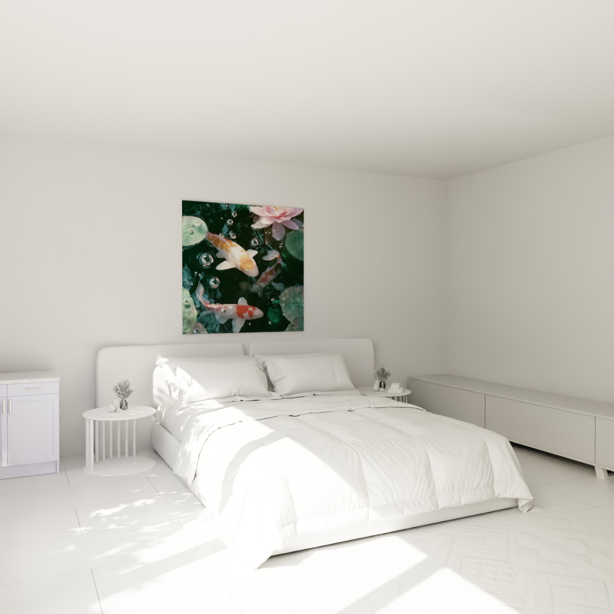 Trois carpes koï orange évoluant en eau anthracite, au-dessus d'un lit dans une chambre claire