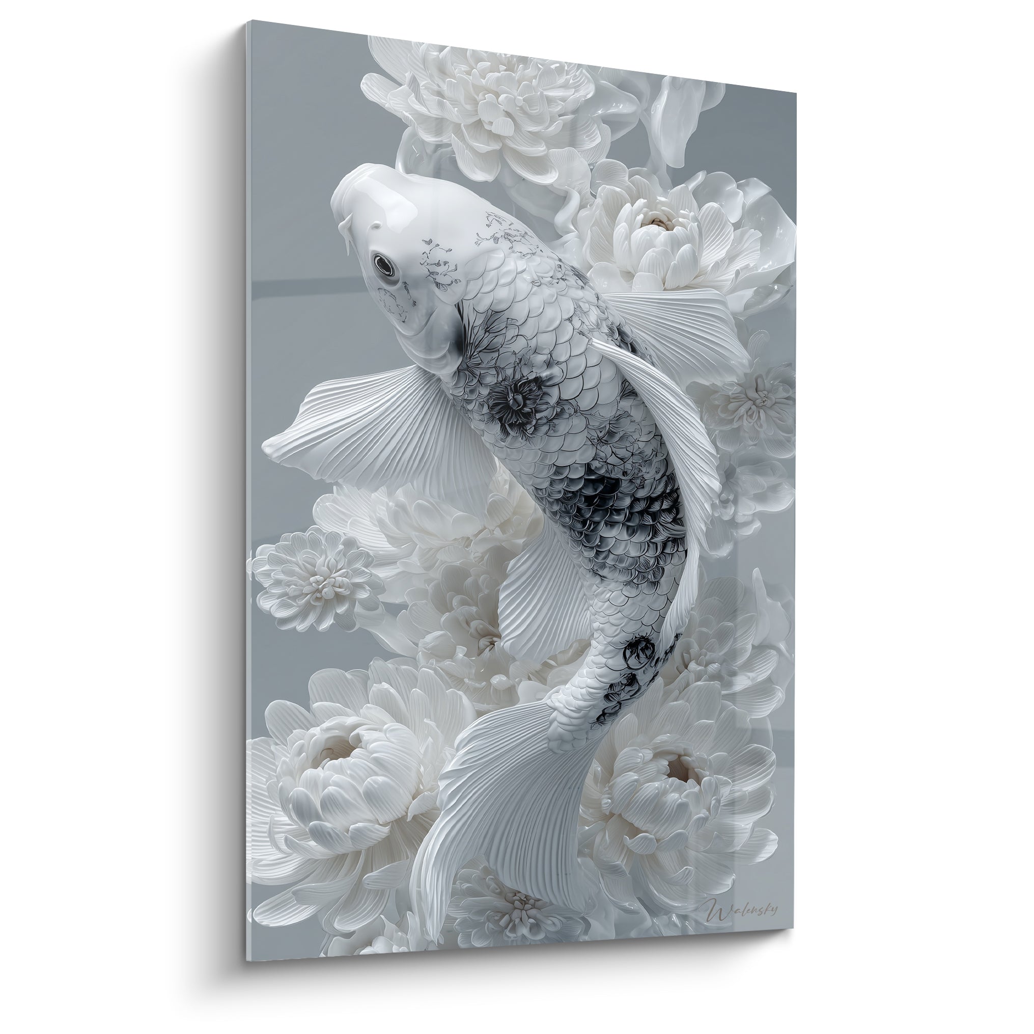 Carpe Koi blanche et anthracite nageant parmi des chrysanthèmes sculptés sur fond gris perle
