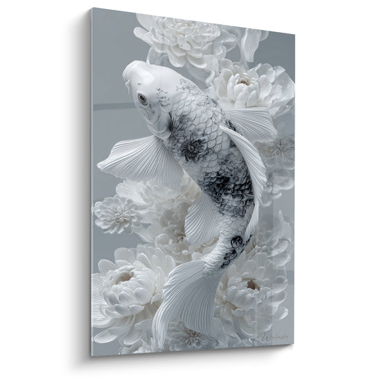 Carpe Koi blanche et anthracite nageant parmi des chrysanthèmes sculptés sur fond gris perle