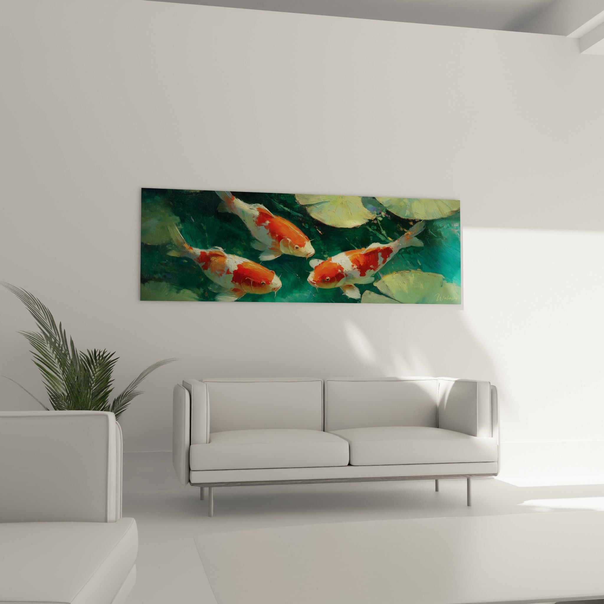 Poissons koi orange et blancs glissant dans une eau vert profond, au-dessus d'un canapé dans un salon lumineux