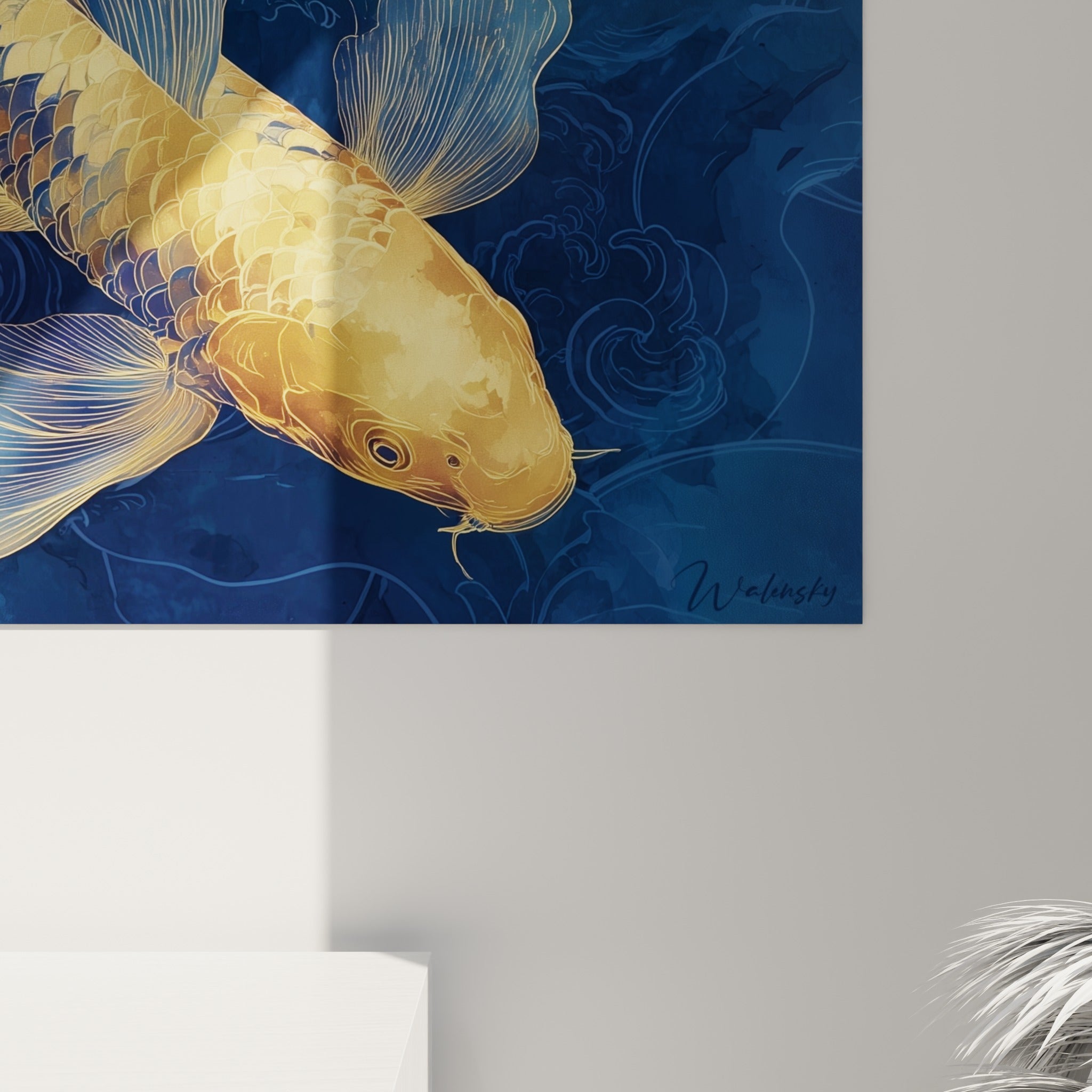 Détail des écailles dorées et des traits fins bleu marine du koi révélant le grain de l'impression
