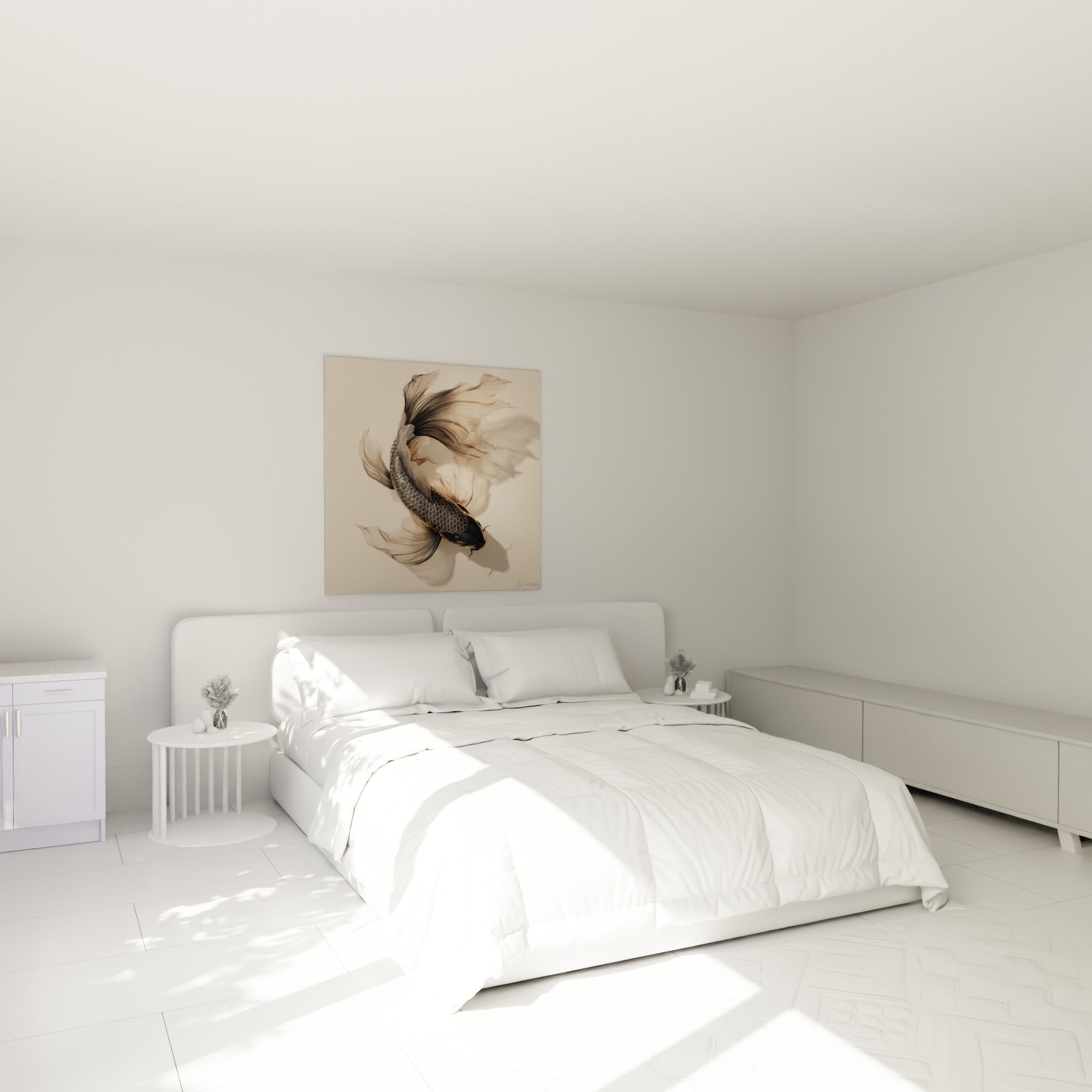 Carpe koï anthracite et dorée aux voiles vaporeuses, au-dessus d'un lit dans une chambre claire