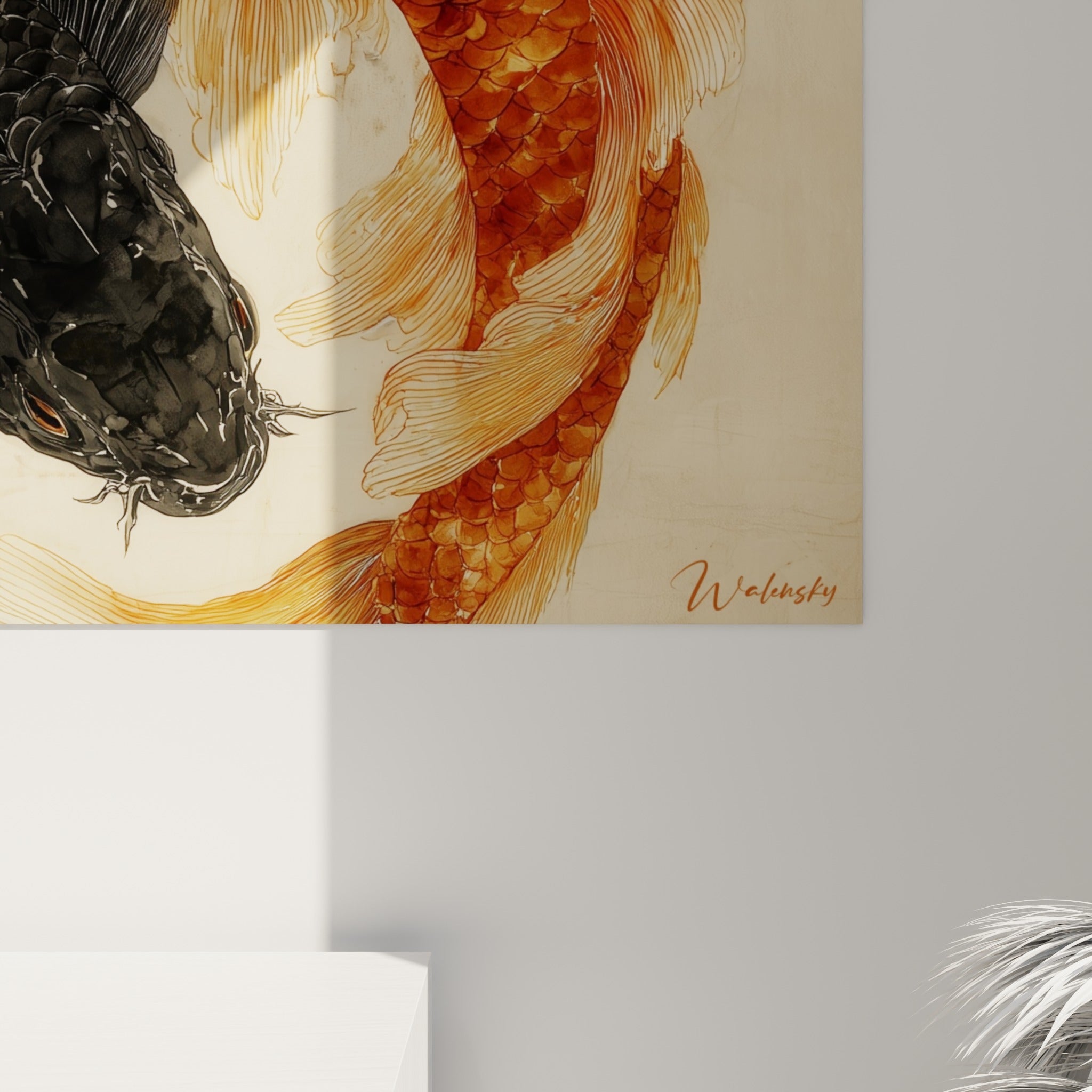 Écailles finement peintes en noir et orange fauve, nageoires vaporeuses et coulures d'encre visibles de près