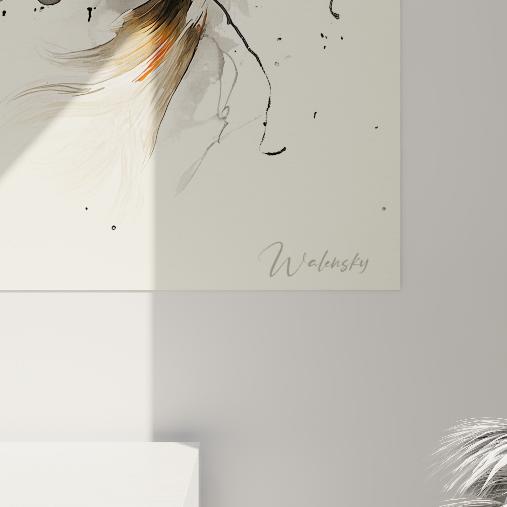 Écailles orange et noires des koï vues de près, coulures d'encre grise et grain aquarelle visibles