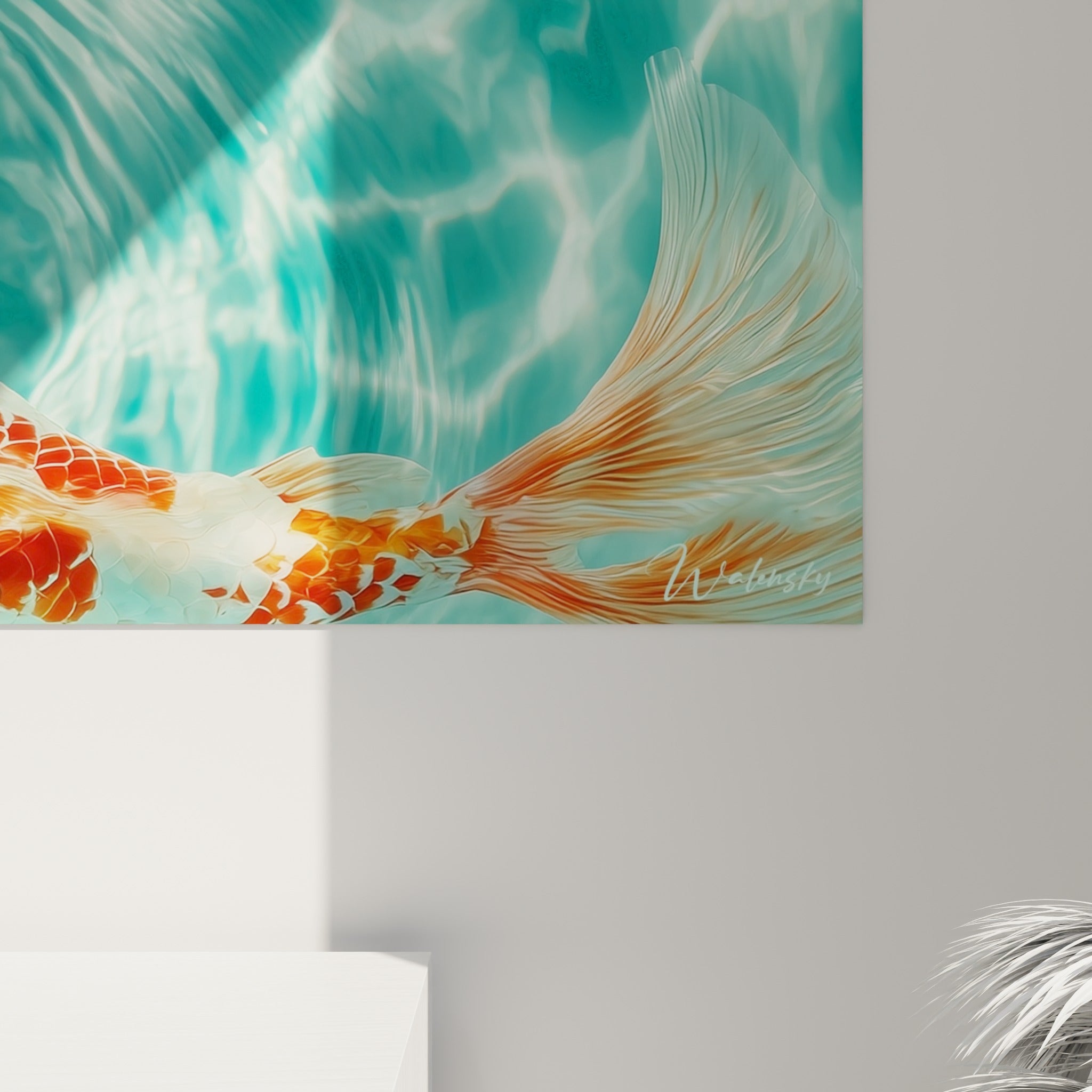 Écailles orange et blanches du Koi révélant leur texture fine sous les reflets turquoise de l'eau
