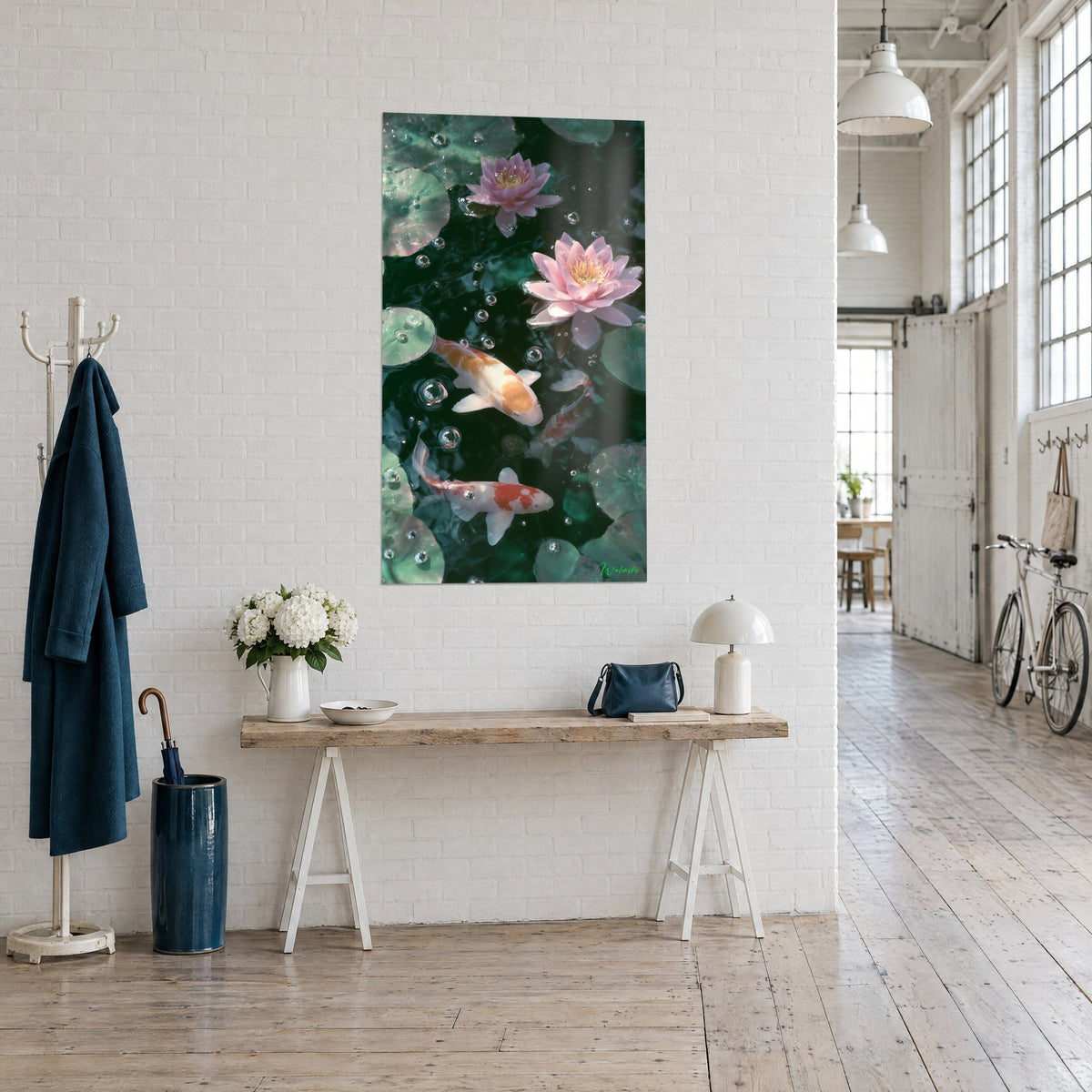 Quadro stagno scuro con fiori di loto rosa, foglie verde pallido e bolle, sopra una consolle in legno in un loft