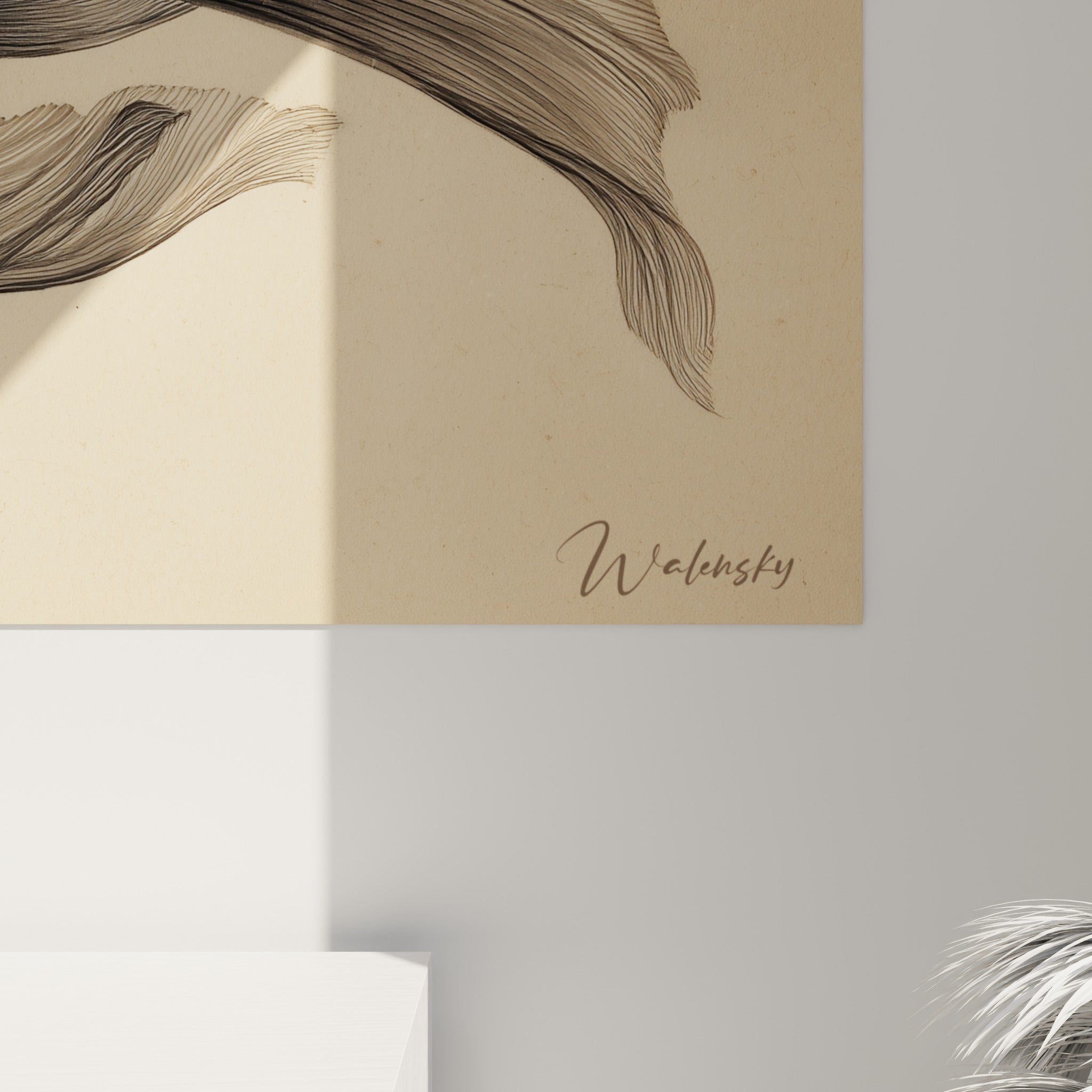 Grain fin de l'encre noire et beige révélant chaque écaille de la carpe Koi accrochée au mur