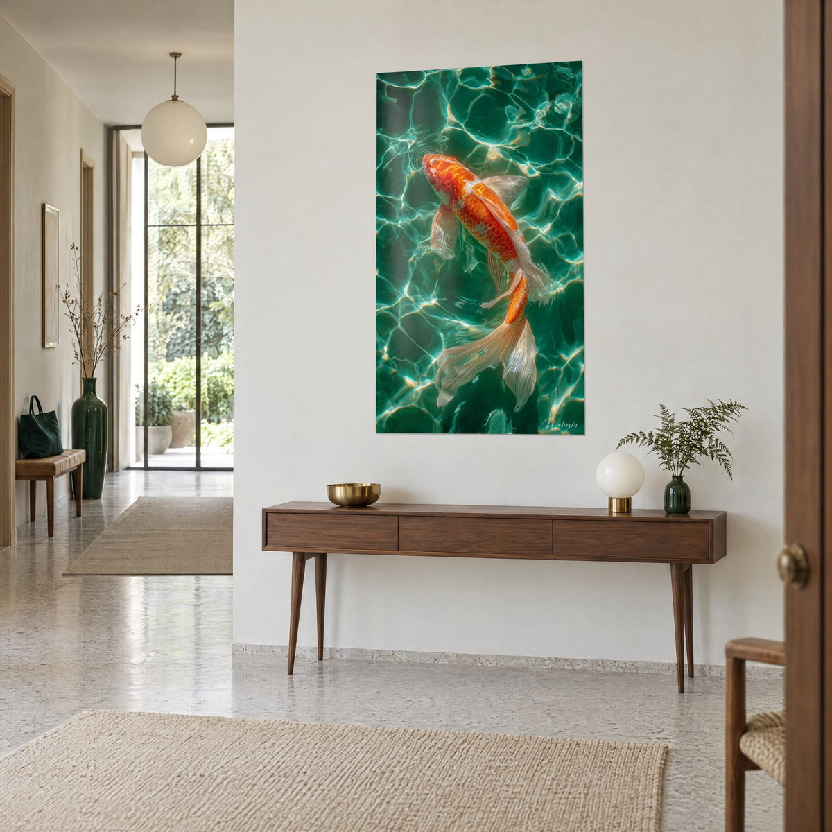 Gemälde prächtiger Zierfisch mit cremefarbenen Schleierflossen in tiefgrünem Becken, an beiger Wand über einer Konsole