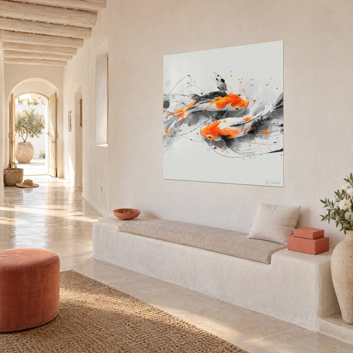 Quadro pesci koi incrociati, corpi bianchi macchiati di mandarino e nero, schizzi d'inchiostro, vista a tre quarti