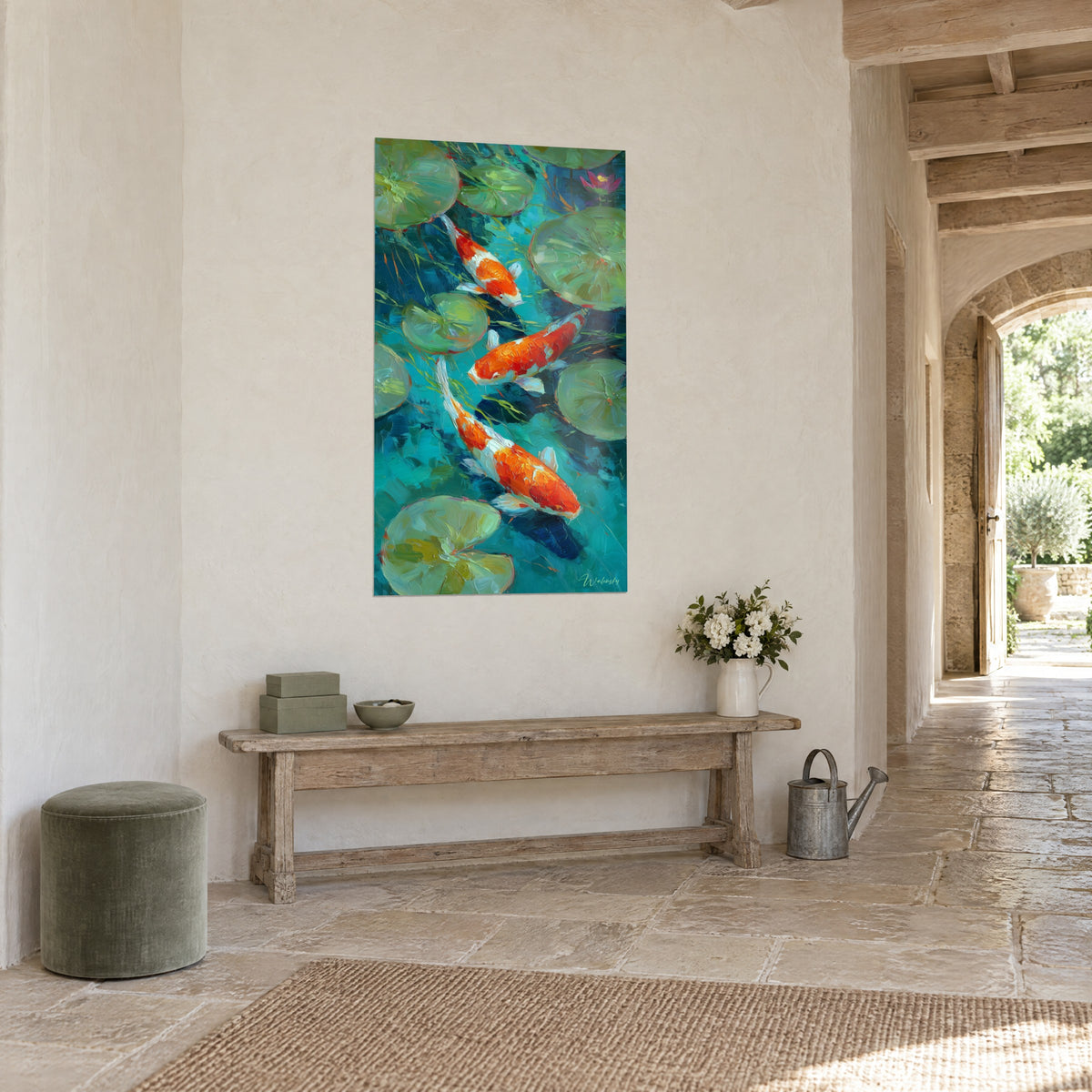 Quadro tre pesci rossi macchiati di bianco sotto foglie verde tenue, acqua verde-azzurra, fiore rosa, su un muro di pietra chiara