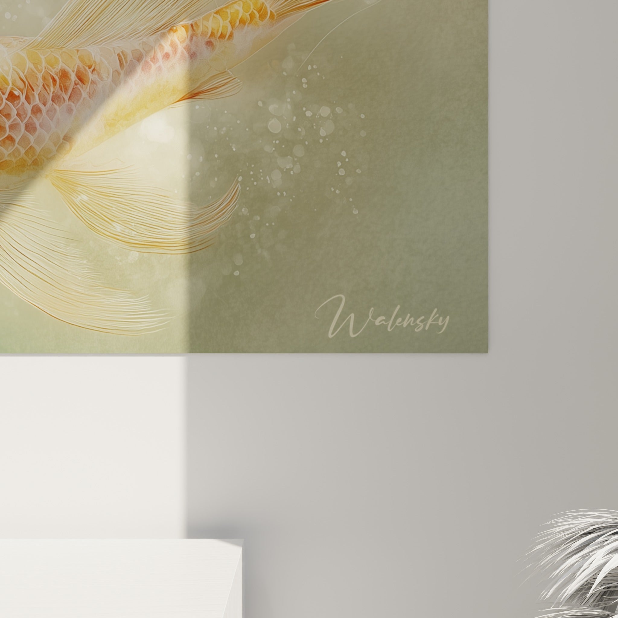 Écailles orangées et filaments dorés du Koi révélant la texture fine de l'impression et les nuances vert d'eau