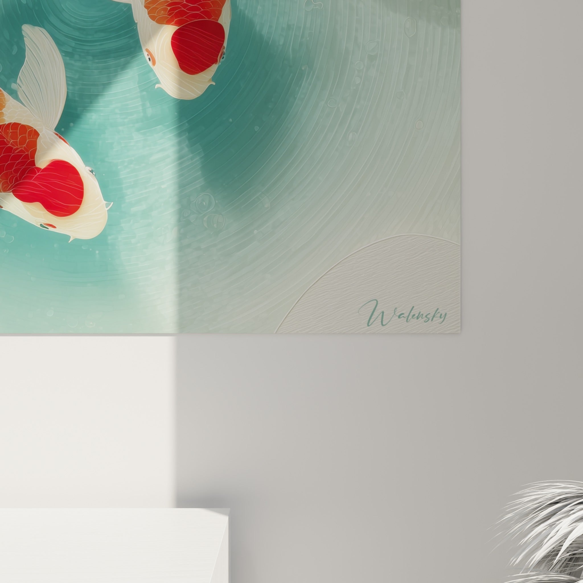Détail du bassin turquoise montrant le grain texturé des nageoires blanches et les touches rouge vermillon des koï