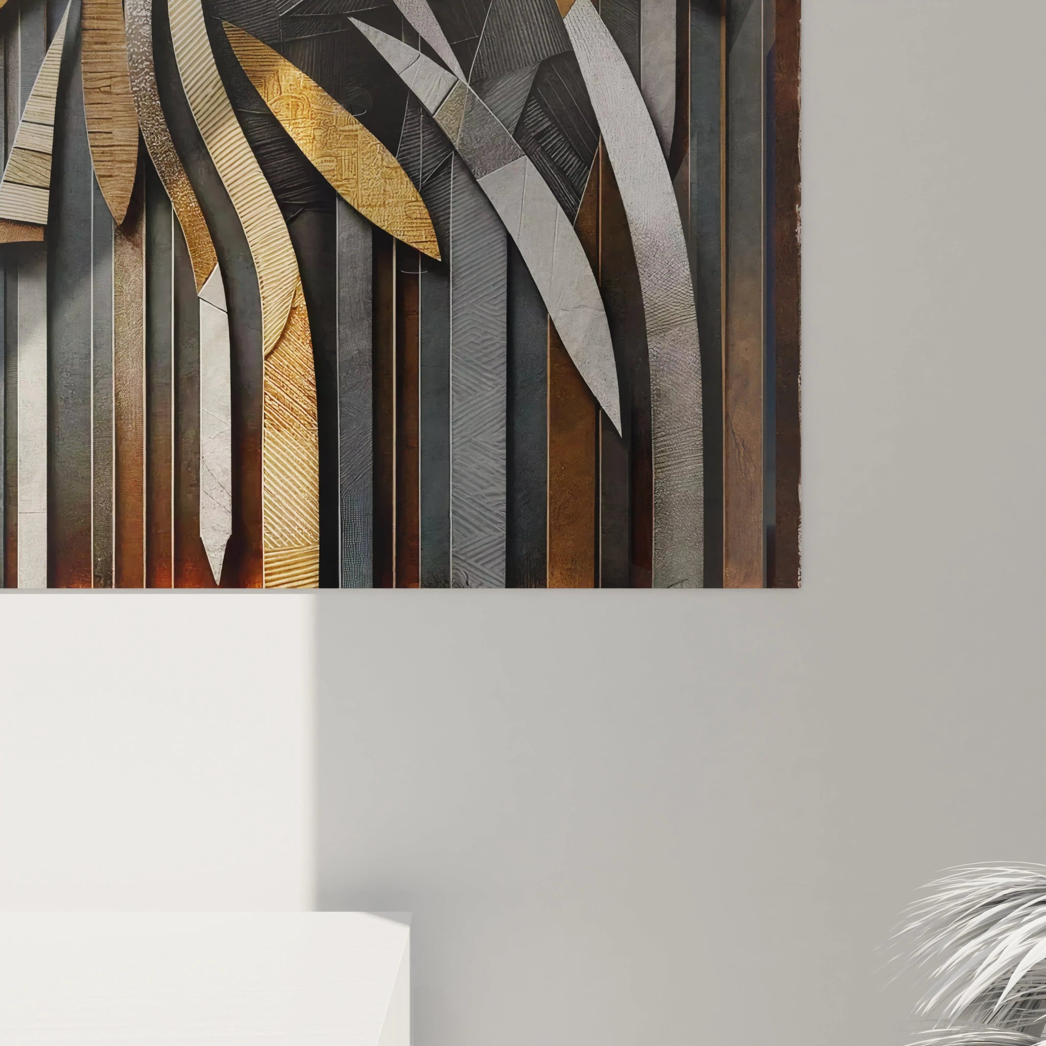 Zoom sur le tableau africain : les détails métalliques en gris, bronze et or illustrent la profondeur des traditions africaines à travers des motifs entrelacés et des textures sculpturales.

