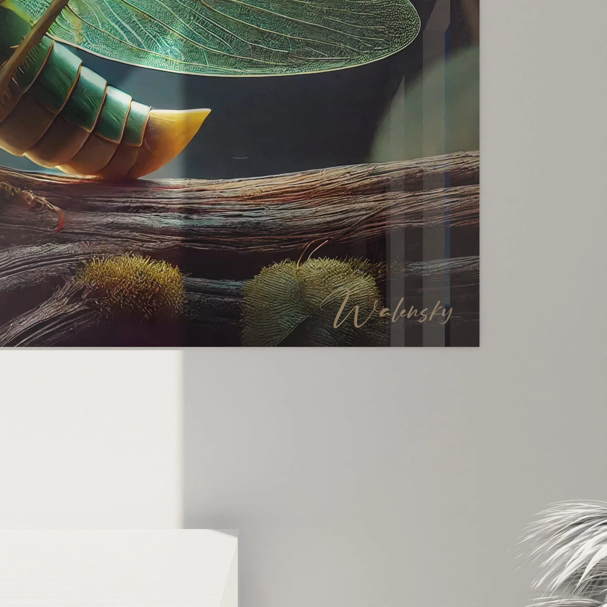 vue de pres de ce tableau insecte révèle la beauté des ailes translucides de la sauterelle et la précision du travail artistique chaque détail souligne la perfection de cet insecte






