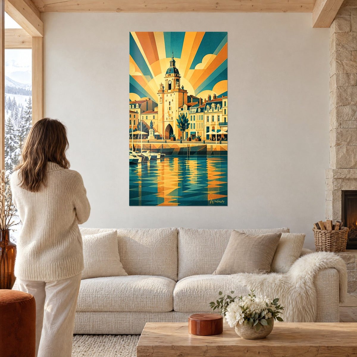 Tableau tour de l'horloge au soleil rayonnant orange et bleu sarcelle, façades crème, deux personnes de dos au-dessus d'un canapé dans un salon lumineux