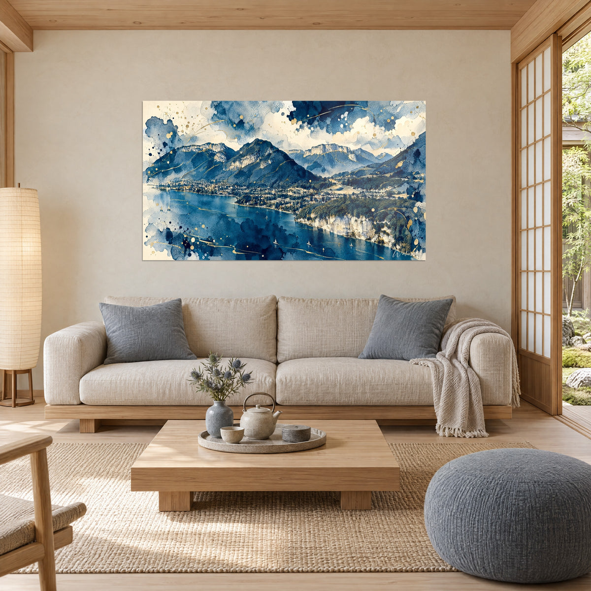 Montagnes bleu marine et lac doré du Lac d'Annecy au-dessus d'un lit dans une chambre claire