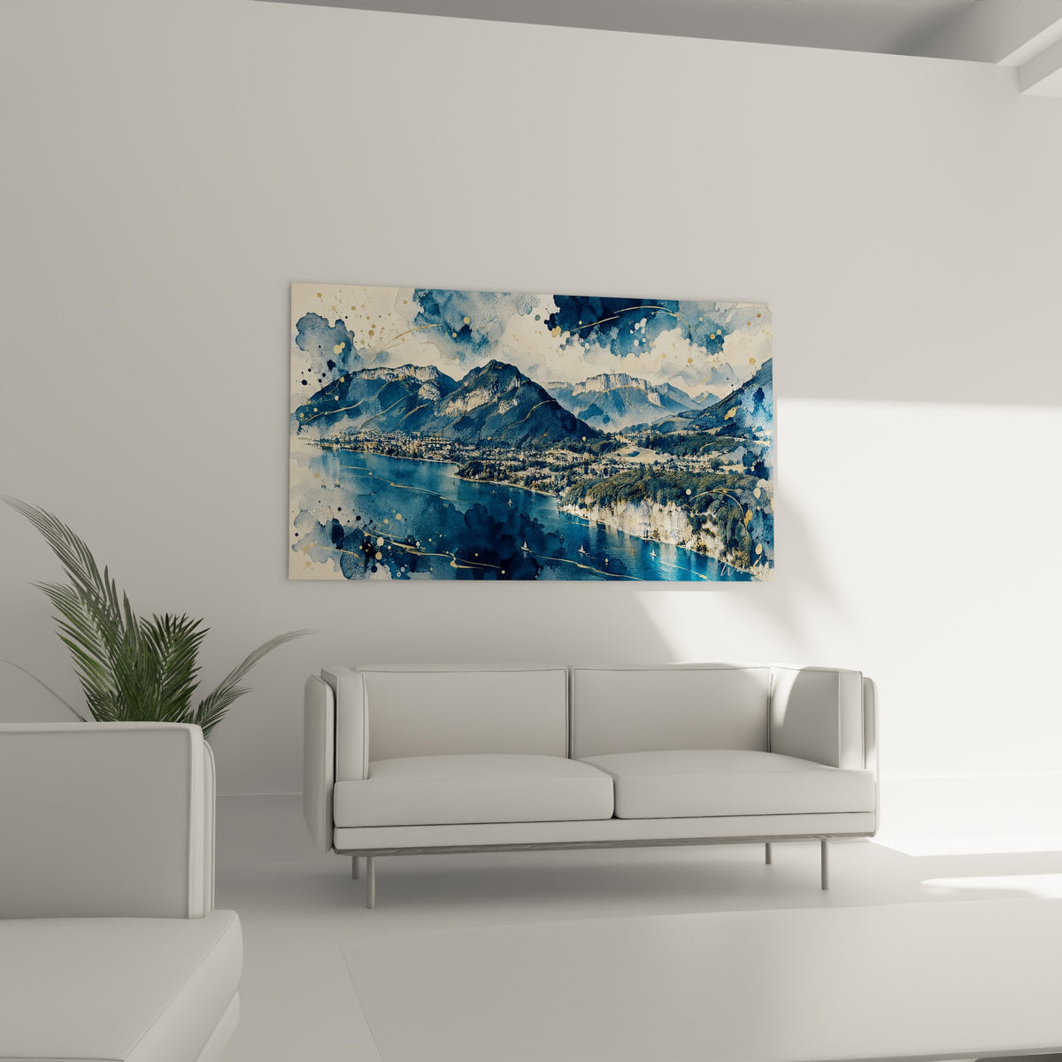 Falaises vert sapin et eaux bleues du Lac d'Annecy au-dessus d'un canapé dans un salon lumineux