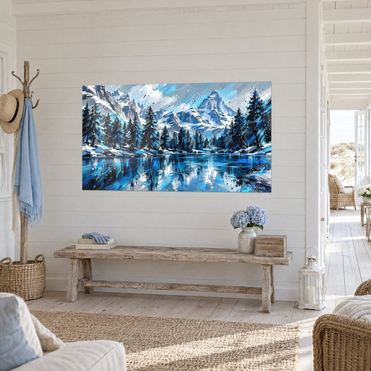 Tableau cime blanche dominant une forêt de résineux sombres, eau turquoise rayée de coups de pinceau, vue de trois-quarts, maison de bord de mer