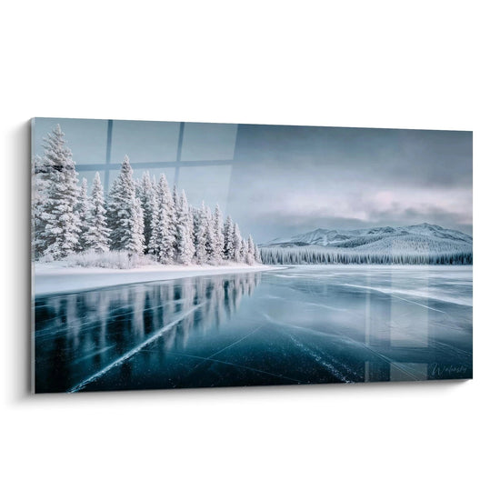 Tableau Lac Gelé dans Vallée Enneigée - édition hiver