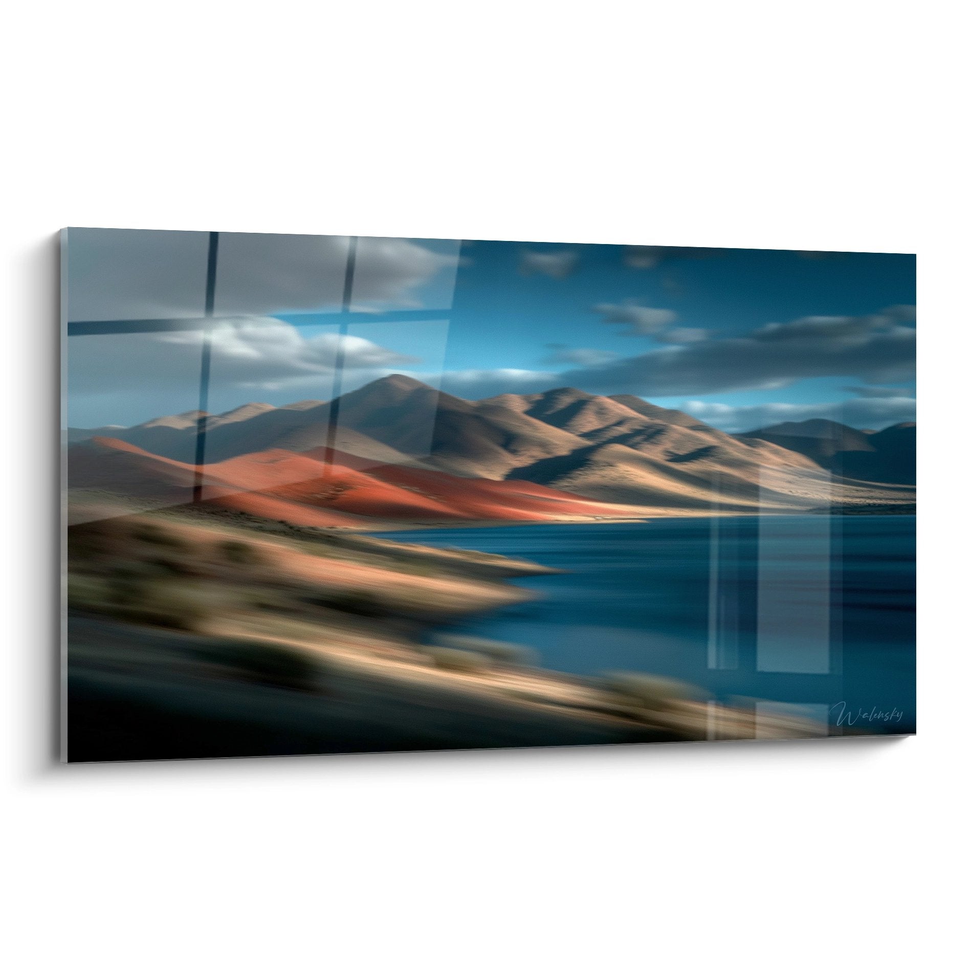 Tableau mural lac de montagne désertique avec reflets mystiques et collines ocre