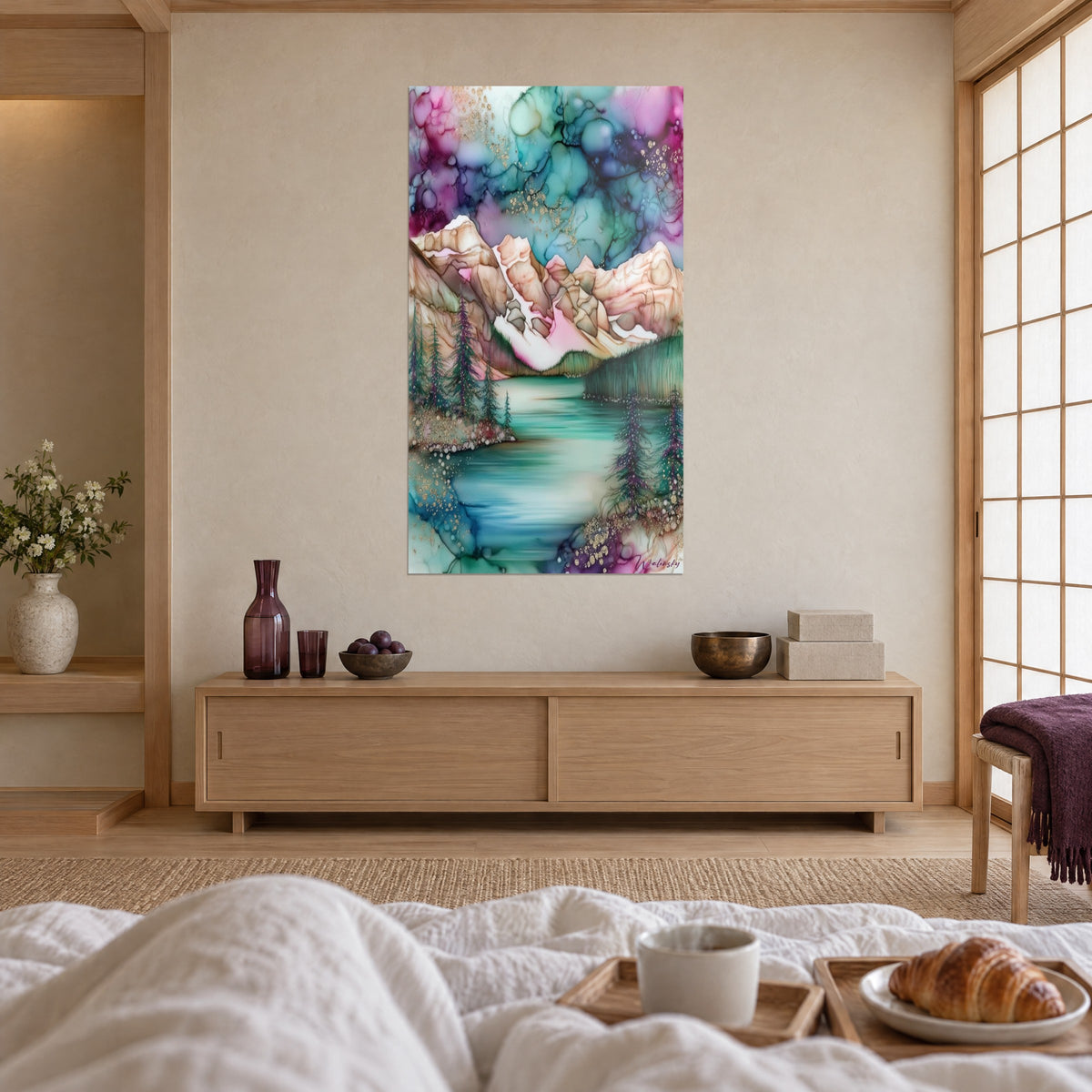 Cuadro cumbres nevadas en rosa pálido y miel, lago verde agua, cielo violeta fluido, sobre una cama en un dormitorio luminoso