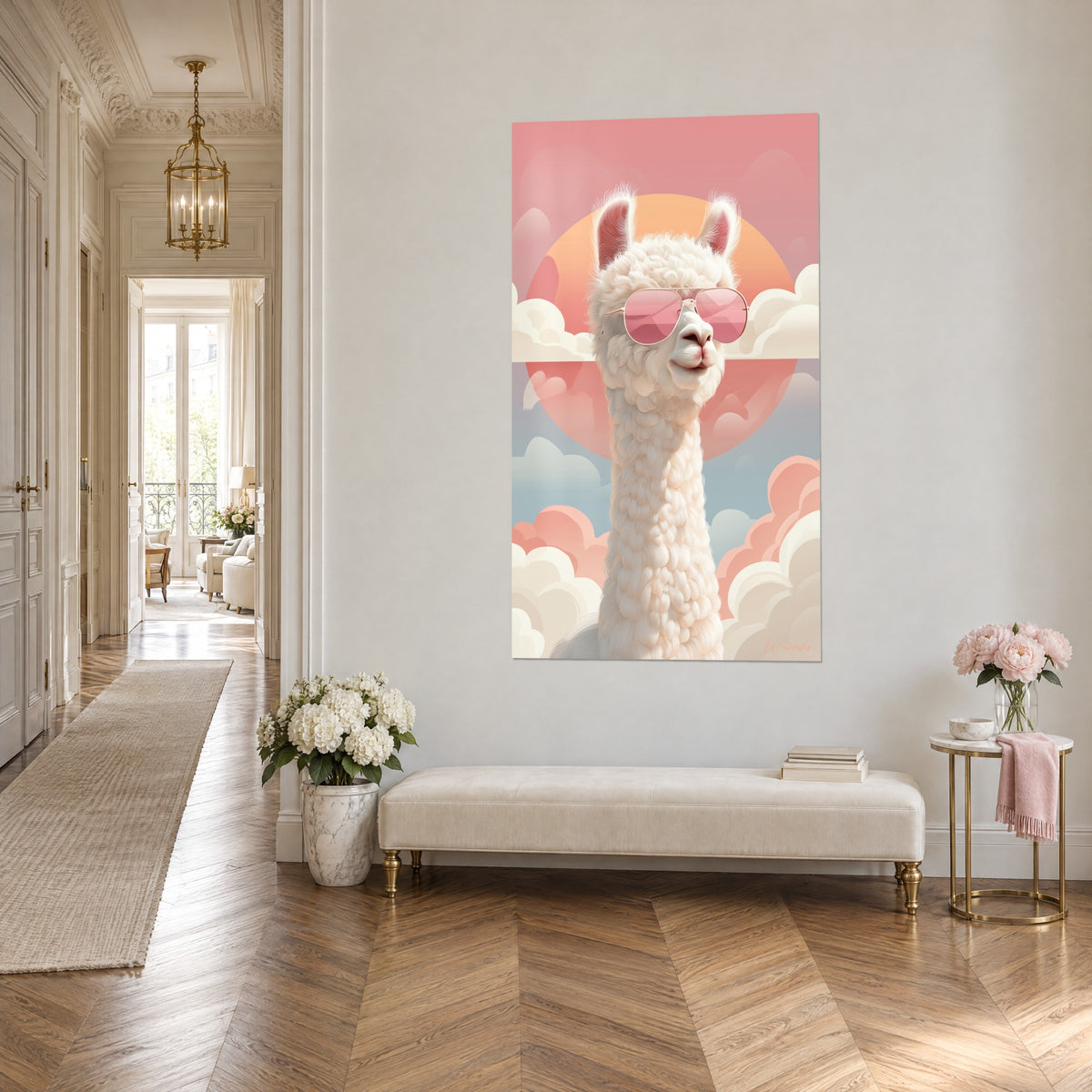 Tableau lama au pelage bouclé crème, lunettes miroir roses, disque solaire pêche et ciel bleu-gris, dans un couloir haussmannien