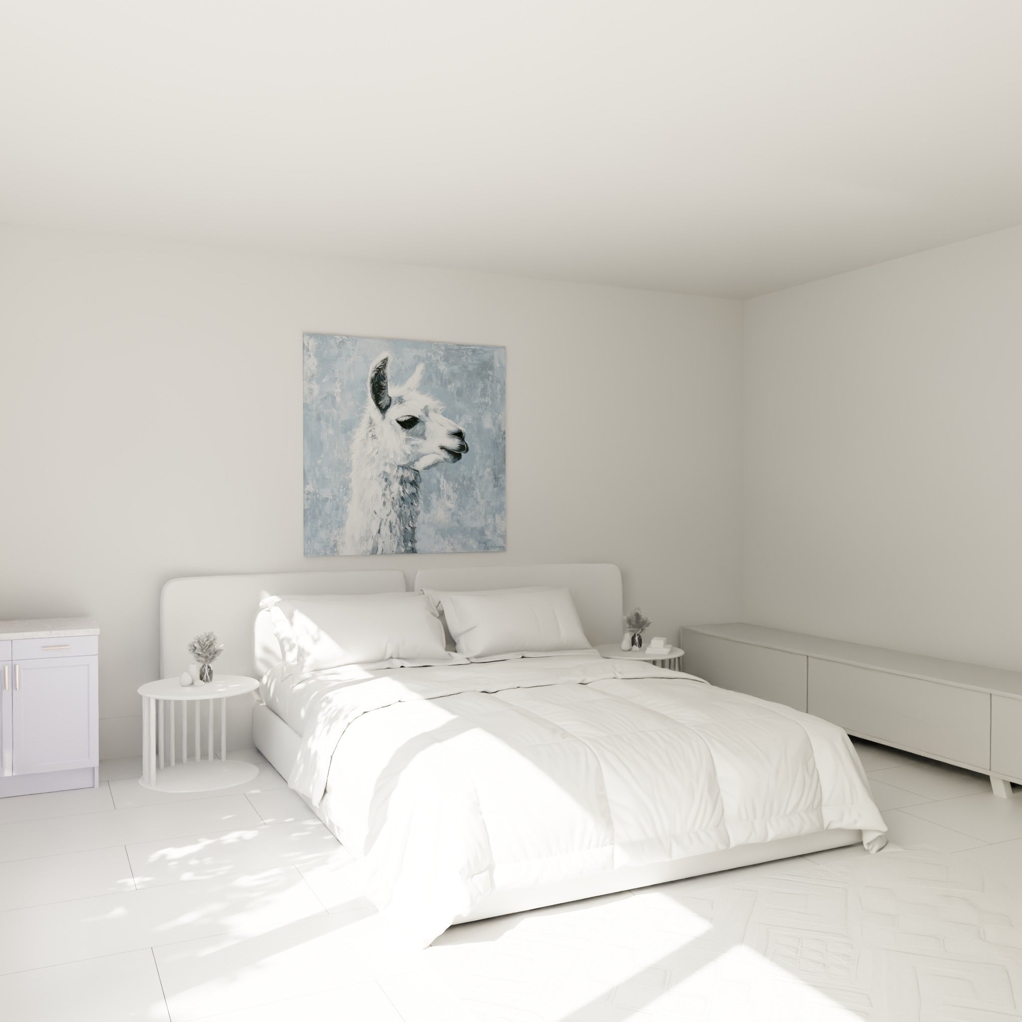 Lama peint en blanc et bleu givré accroché au-dessus d'un lit dans une chambre claire