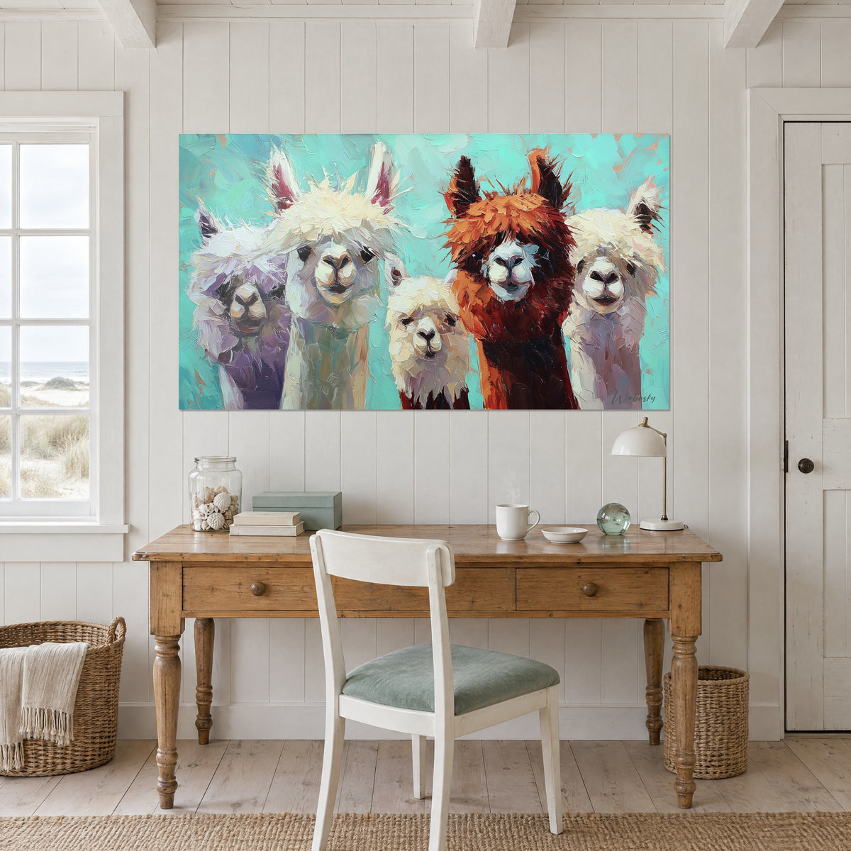 Gemälde einer Gruppe von fünf flauschigen Kameliden mit rosa Schnauzen, cremefarbenen und kupferfarbenen Pinselstrichen, weiße Wand eines Büros aus hellem Holz