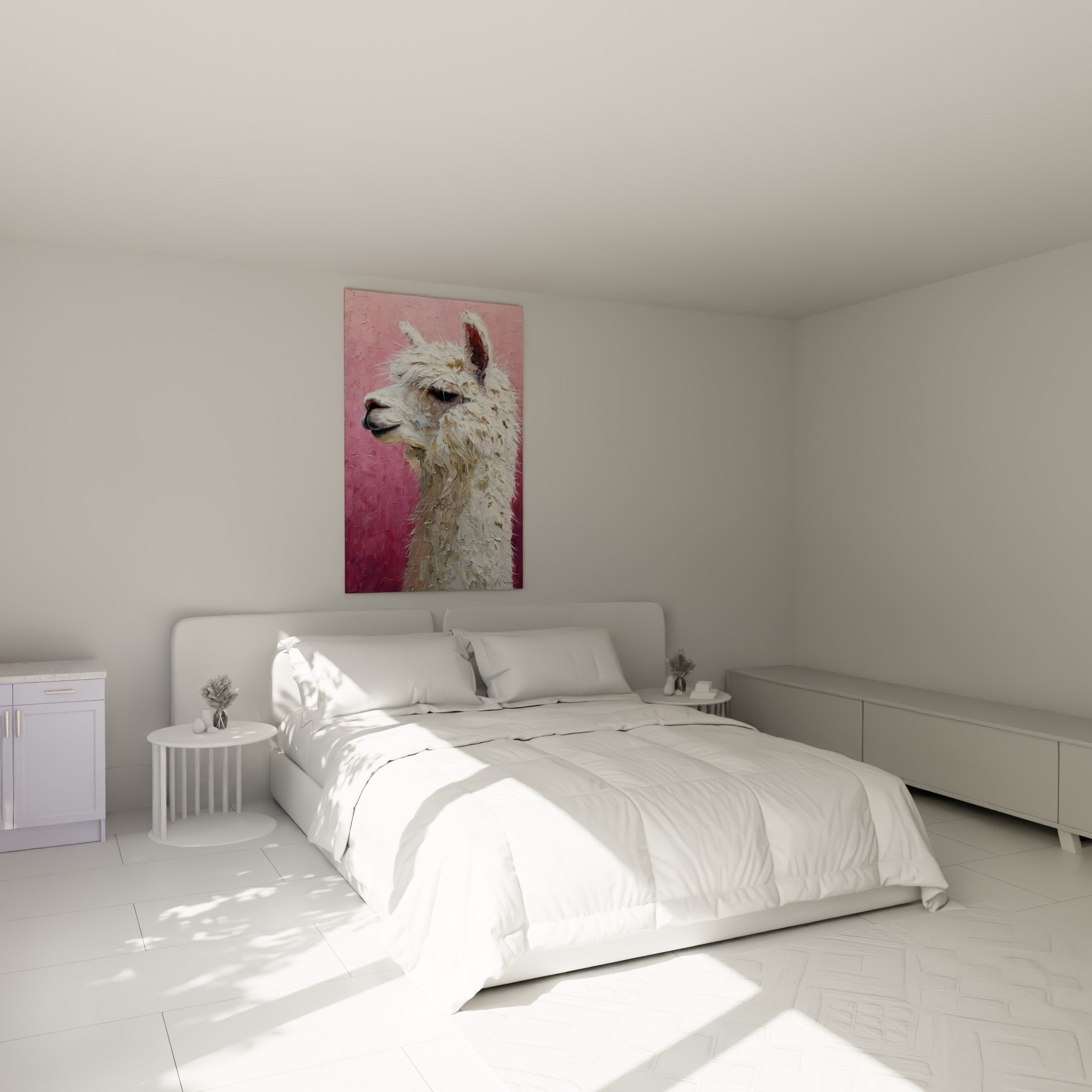 Portrait de lama blanc et doré, peinture texturée, au-dessus d'un lit dans une chambre claire