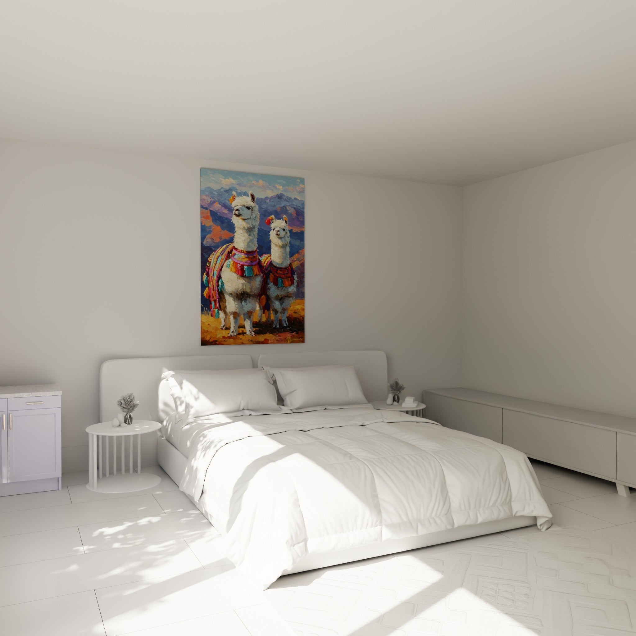 Duo de lamas aux textiles orange et violet, posture debout, au-dessus d'un lit dans une chambre claire
