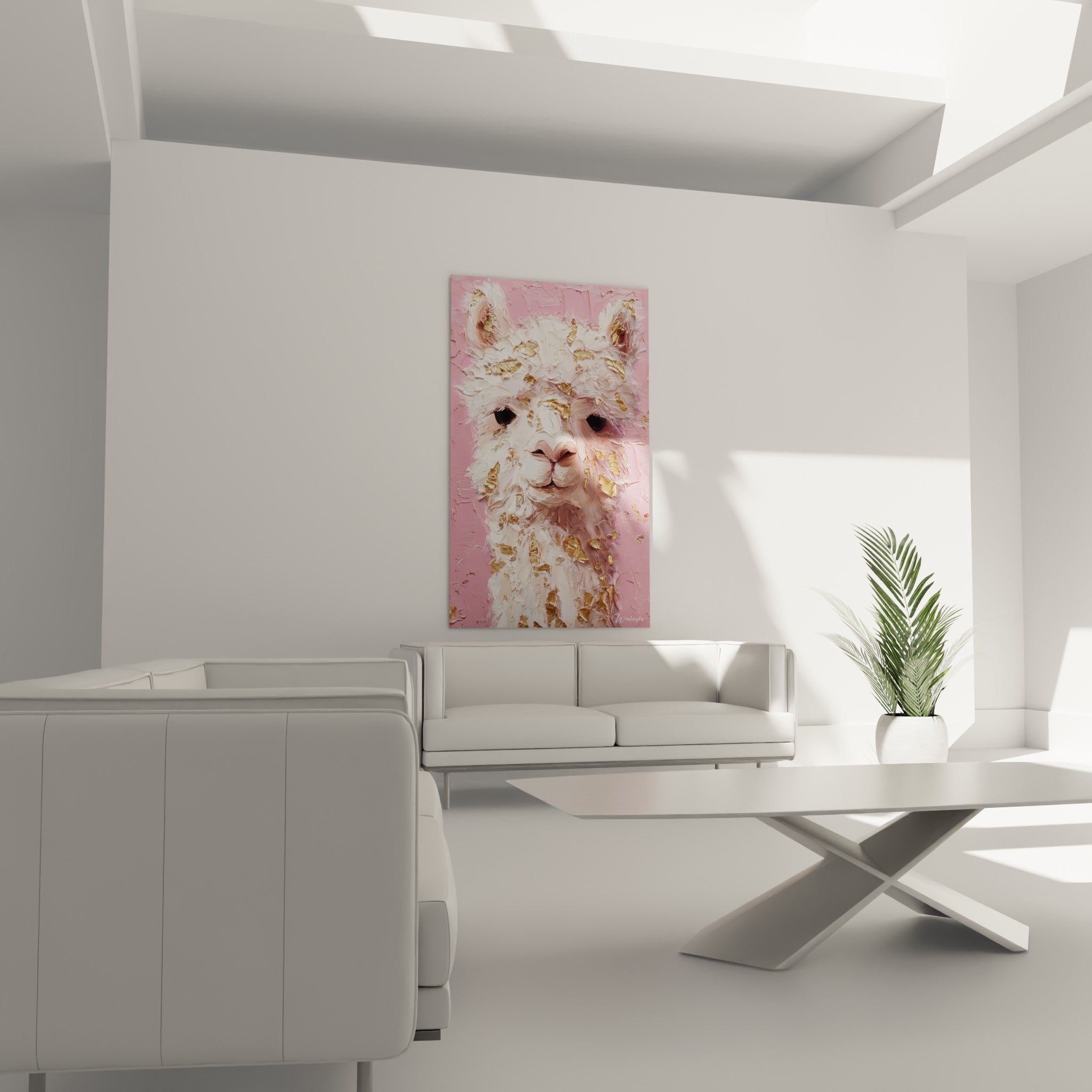 Museau rosé du lama blanc aux touches dorées scintillantes, au-dessus d'un canapé dans un salon lumineux