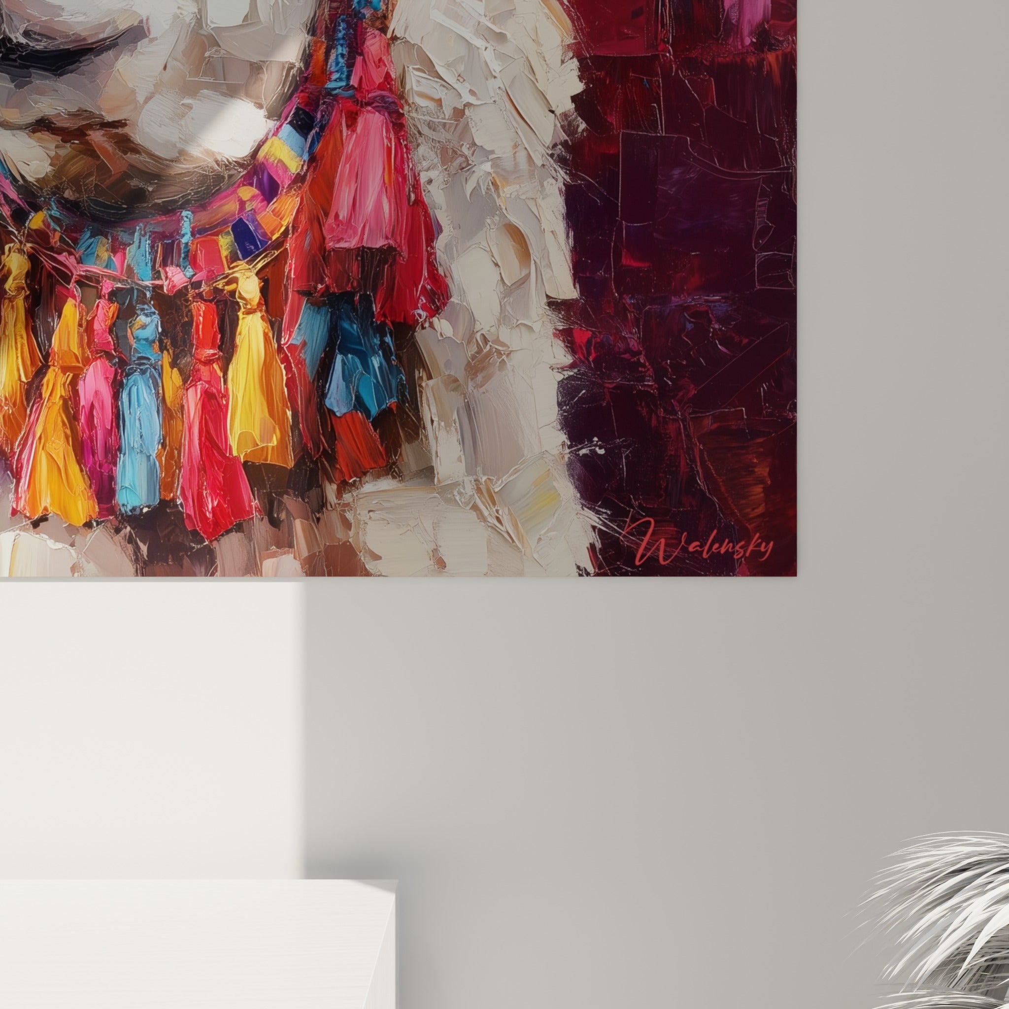 Empâtements blancs et rouge bordeaux du pelage, coulures de peinture sur les pompons colorés du collier