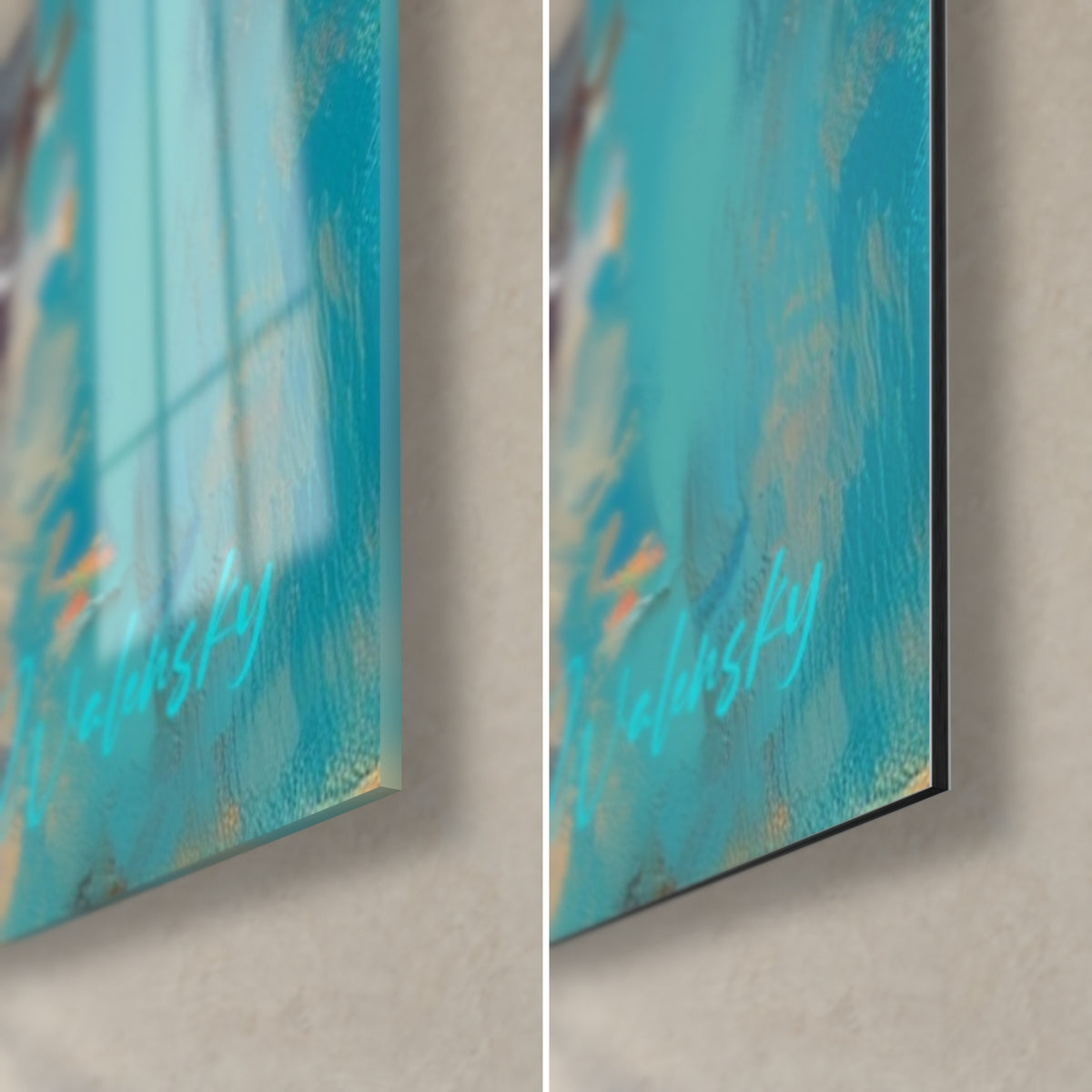 Cuadro llama de vellón marfil sobre fondo turquesa, esquina inferior derecha: vidrio acrílico brillante con reflejos a la izquierda, aluminio Dibond negro mate a la derecha